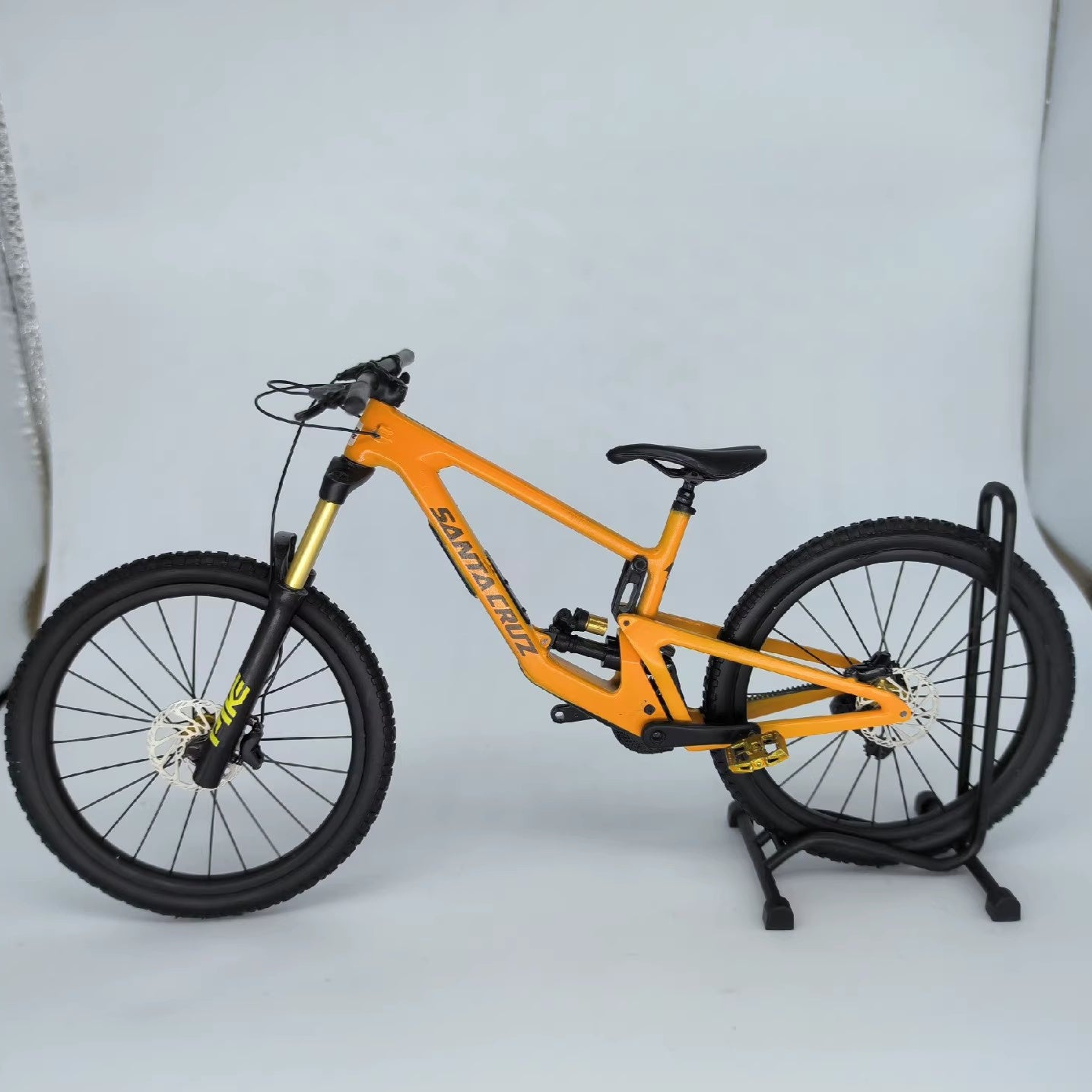 Santa Cruz Nomad Full Suspension MTB Scale Model | V10 Megatower Bullit Bronson Hightower 5010 Tallboy Chameleon Miniature Bike Model