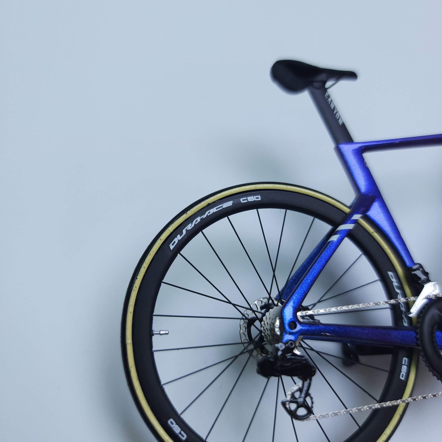 Canyon Aeroad CF SLX CFR Miniaturmodell 1:12 Rennrad | MVDP-Geschenk für deinen Partner oder dich selbst | Maßgeschneidertes, äußerst realistisches Modell