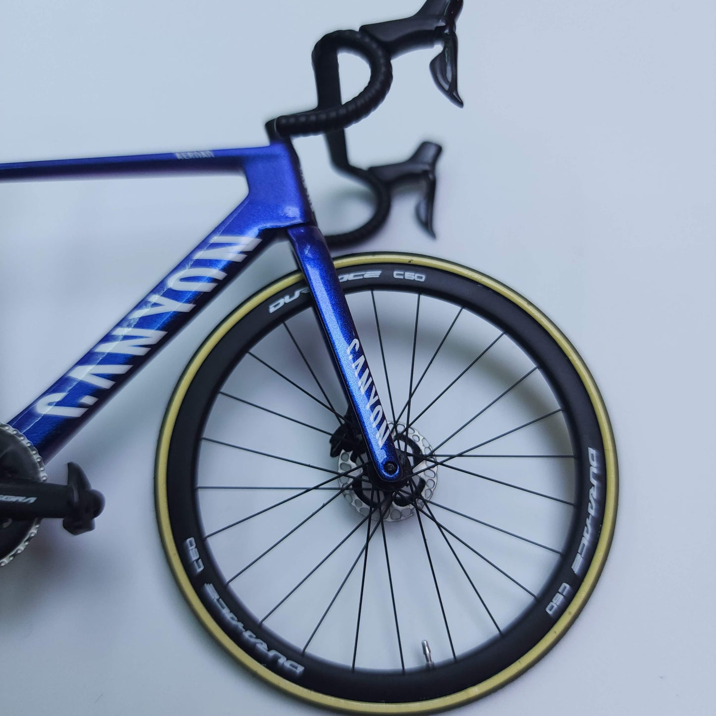 Canyon Aeroad CF SLX CFR Miniaturmodell 1:12 Rennrad | MVDP-Geschenk für deinen Partner oder dich selbst | Maßgeschneidertes, äußerst realistisches Modell