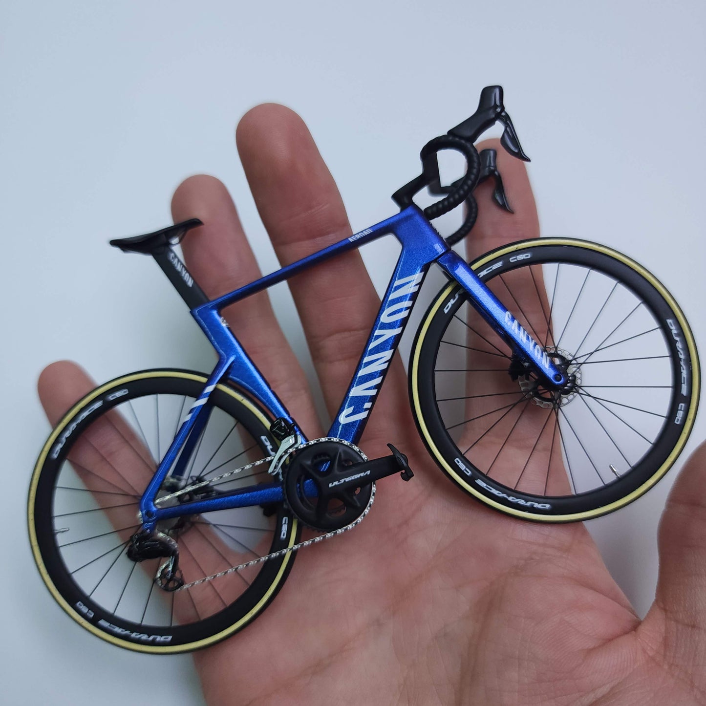 Canyon Aeroad CF SLX CFR ミニチュア モデル 1:12 ロードバイク | MVDP 友人や自分自身へのギフト |スケールモデル オーダーメイド 超リアル