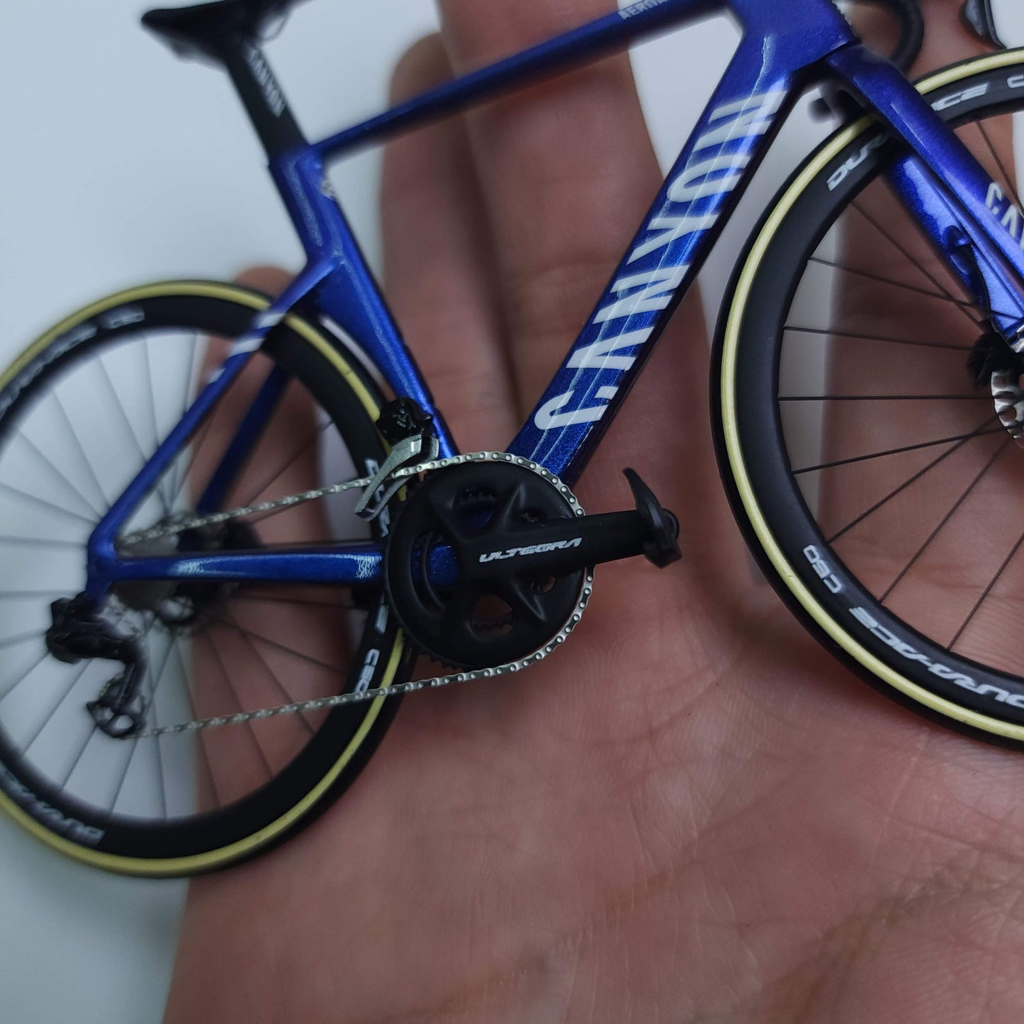 Canyon Aeroad CF SLX CFR ミニチュア モデル 1:12 ロードバイク | MVDP 友人や自分自身へのギフト |スケールモデル オーダーメイド 超リアル