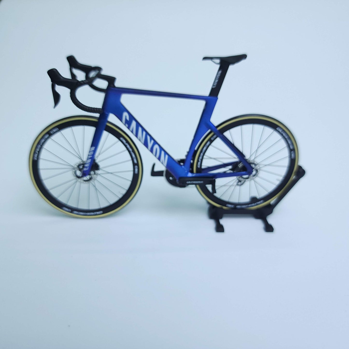 Canyon Aeroad CF SLX CFR ミニチュア モデル 1:12 ロードバイク | MVDP 友人や自分自身へのギフト |スケールモデル オーダーメイド 超リアル