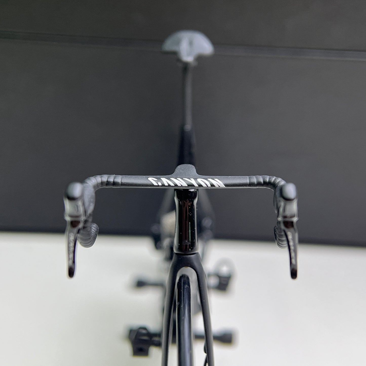 Canyon Aeroad CF SLX CFR Miniaturmodell 1:12 Rennrad | MVDP-Geschenk für deinen Partner oder dich selbst | Maßgeschneidertes, äußerst realistisches Modell