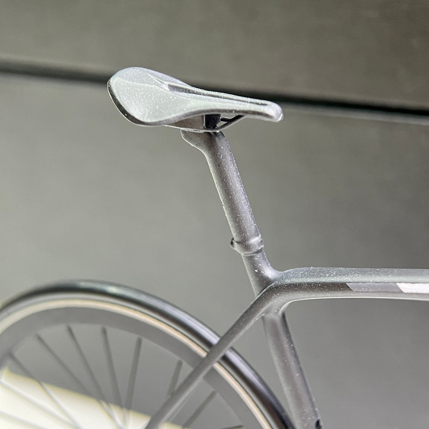 Trek Emonda ミニチュア モデル 1:12 ロードバイク |友人や自分自身へのギフト |スケールモデル |カスタムメイドの超リアル