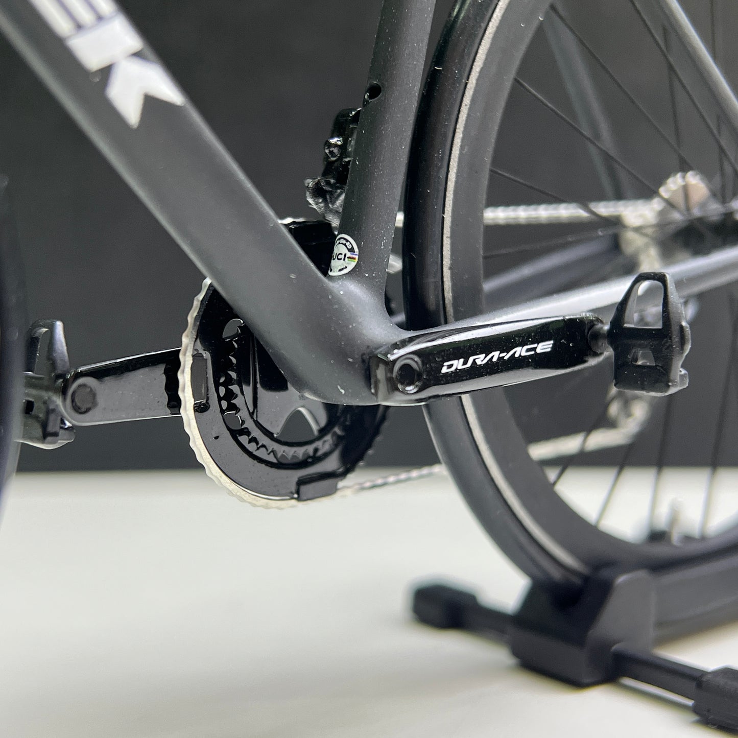 Trek Emonda ミニチュア モデル 1:12 ロードバイク |友人や自分自身へのギフト |スケールモデル |カスタムメイドの超リアル
