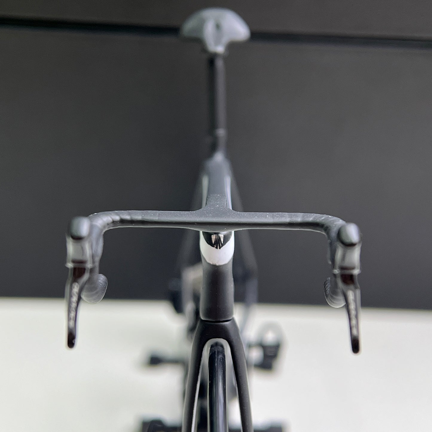 Trek Emonda ミニチュア モデル 1:12 ロードバイク |友人や自分自身へのギフト |スケールモデル |カスタムメイドの超リアル