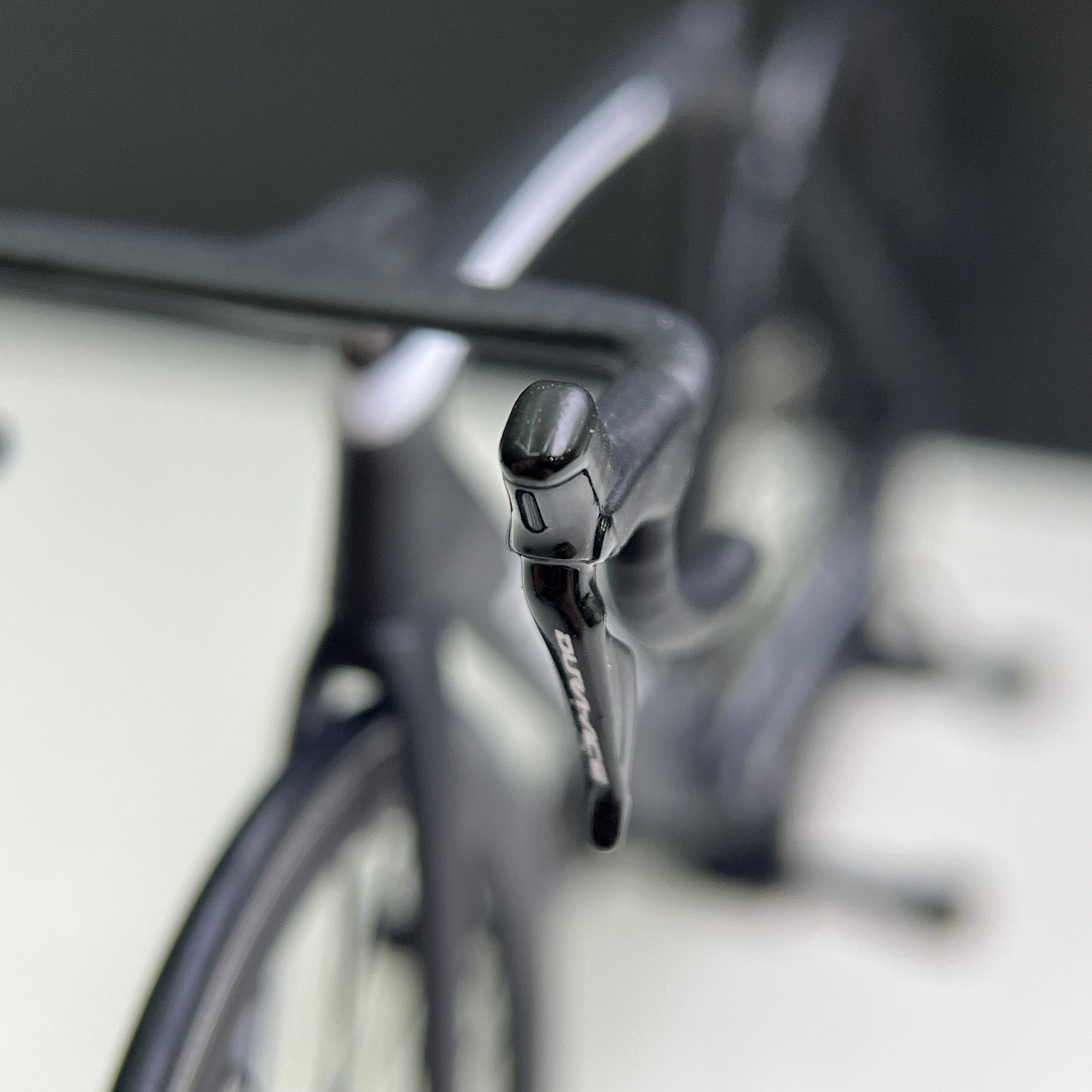 Trek Emonda ミニチュア モデル 1:12 ロードバイク |友人や自分自身へのギフト |スケールモデル |カスタムメイドの超リアル