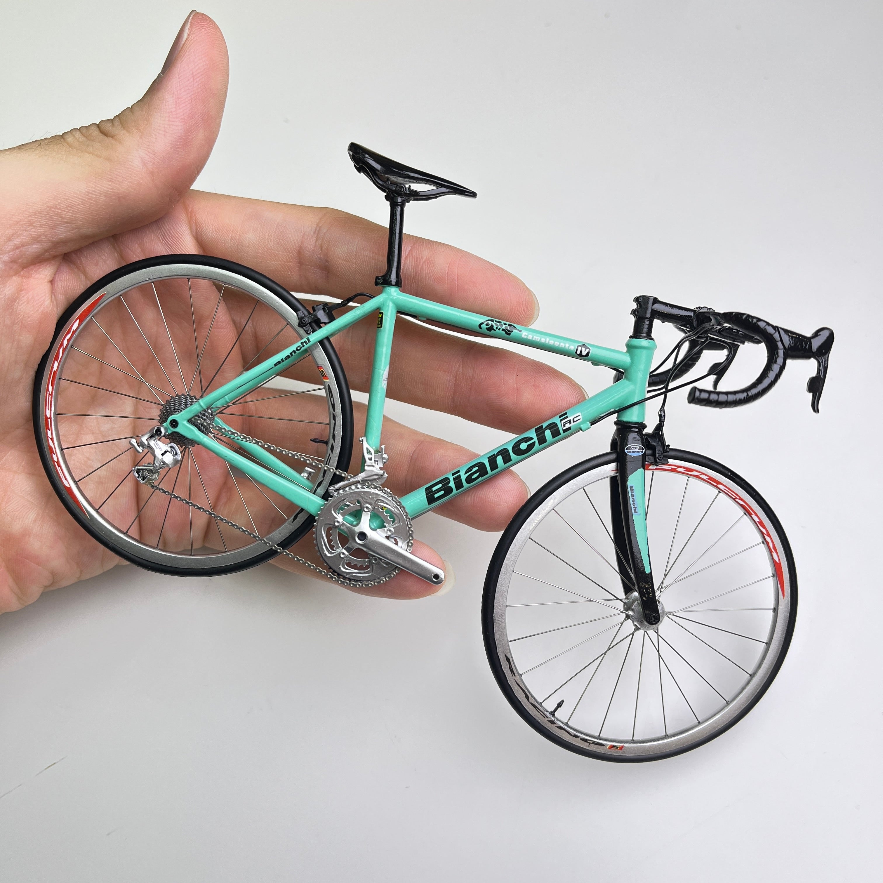 Bianchi Oltre XR4 Specialissima Miniaturmodell 1:12 Rennrad