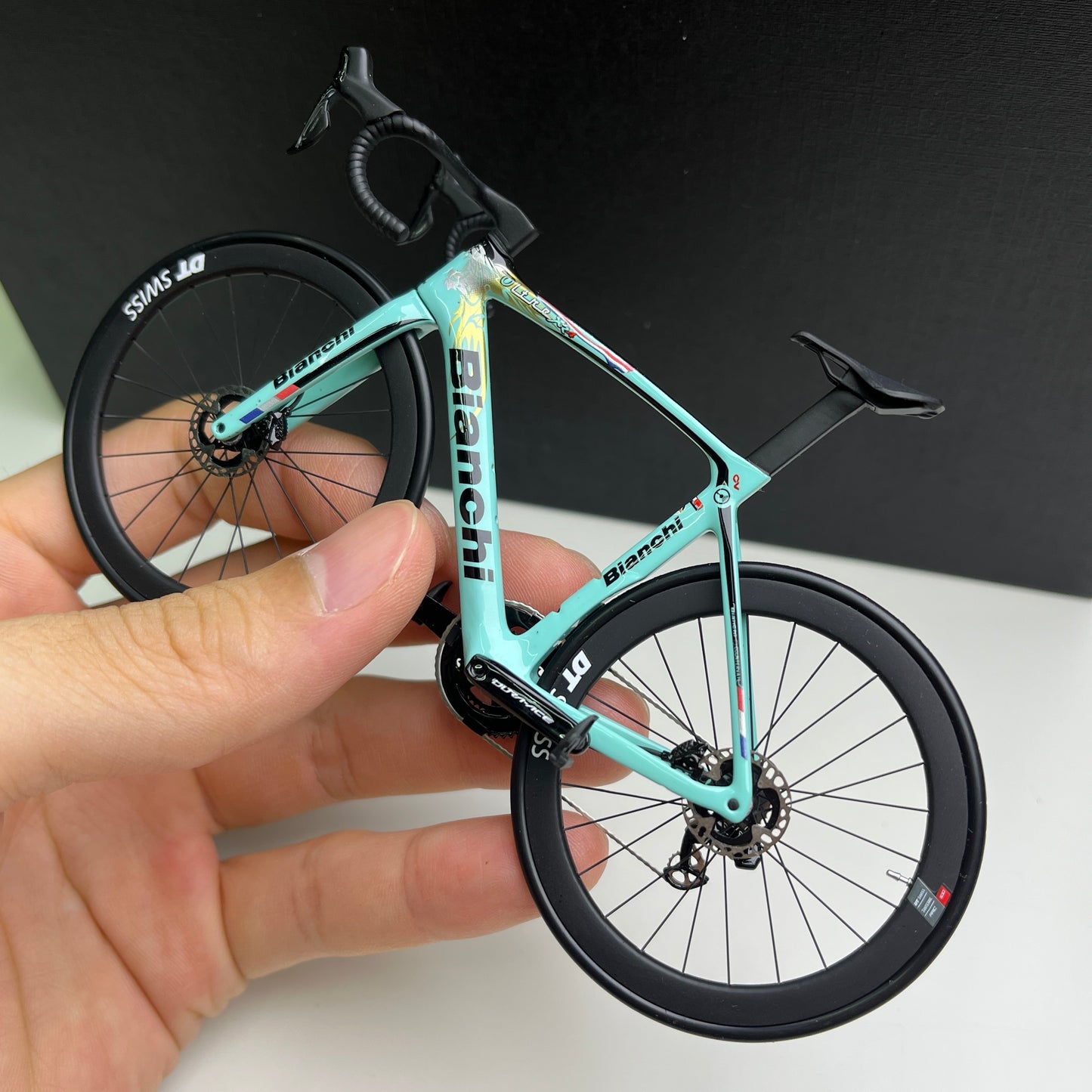 Bianchi Oltre XR4 Specialissima Miniatures Model 1:12 Roadbike | Scale Model | Custom-Made Ultra Realistic
