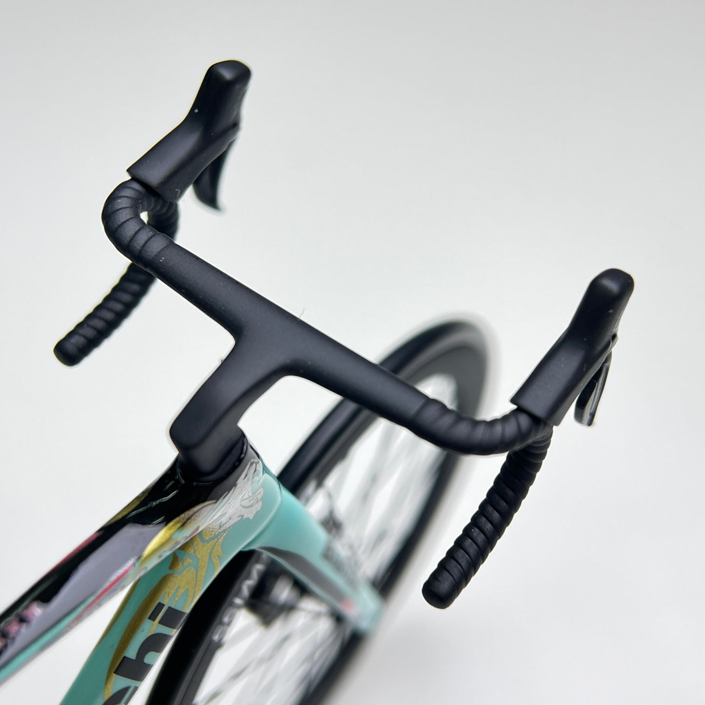 Bianchi Oltre XR4 Specialissima Miniatures Model 1:12 Roadbike | Scale Model | Custom-Made Ultra Realistic