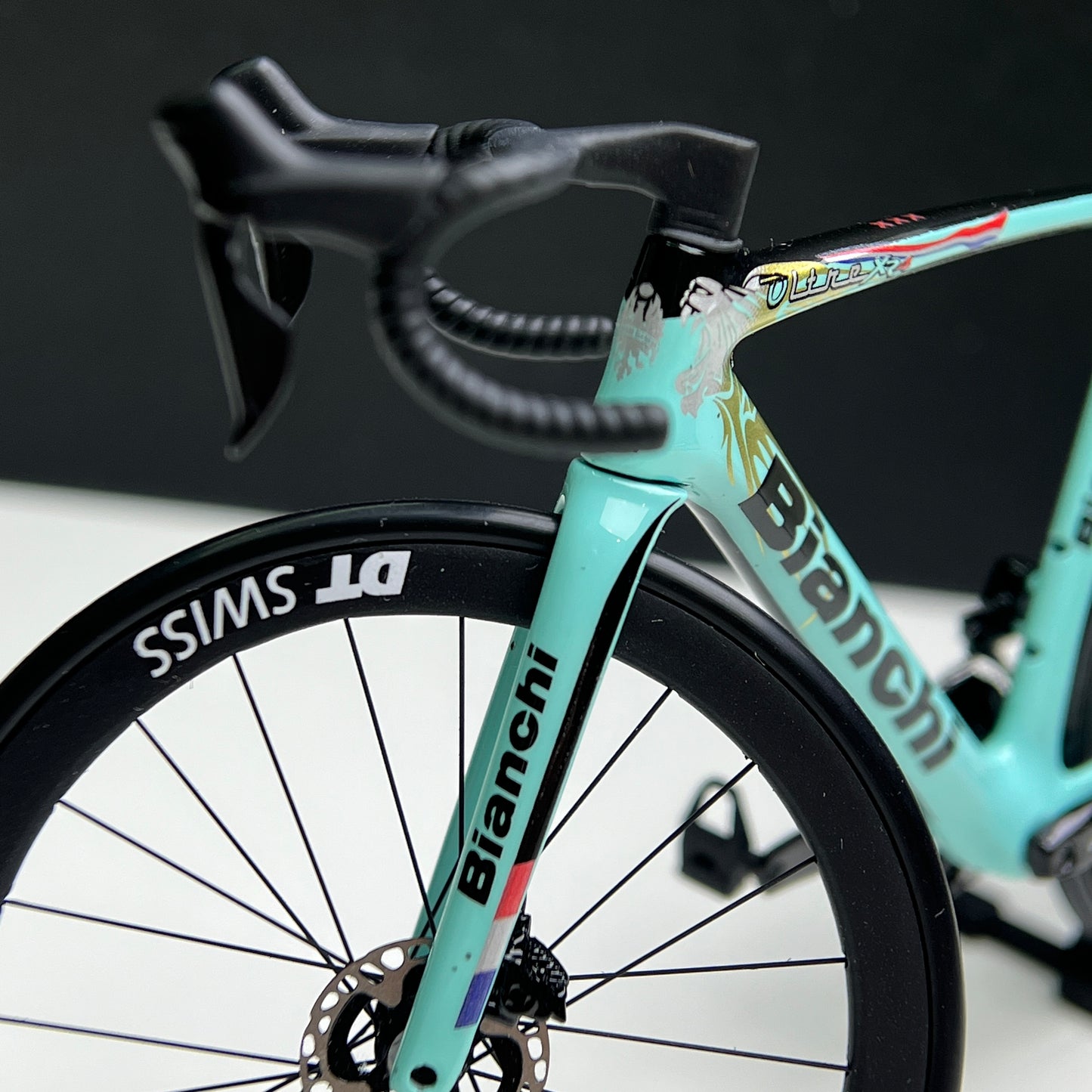 Bianchi Oltre XR4 Specialissima Miniatures Model 1:12 Roadbike | Scale Model | Custom-Made Ultra Realistic