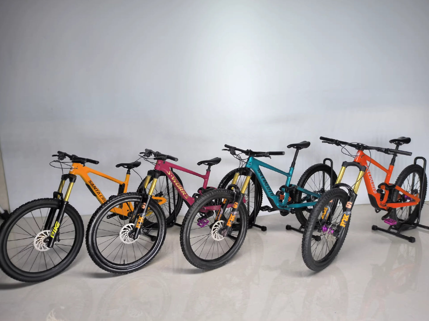 Santa Cruz Nomad Full Suspension MTB Scale Model | V10 Megatower Bullit Bronson Hightower 5010 Tallboy Chameleon Miniature Bike Model