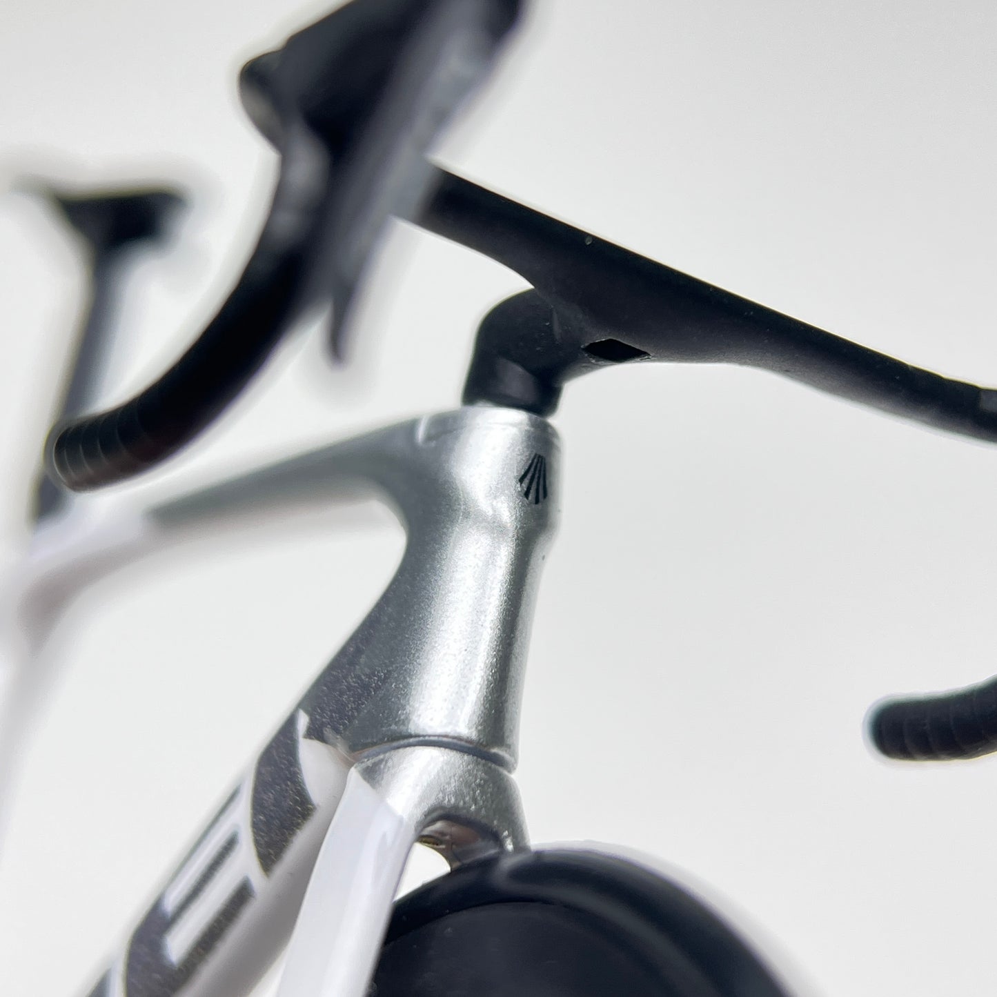 Trek Emonda SL 7 2022 White/Quick Silver Miniatures Roadbike Model 1:12  | Scale Models | Custom-Made