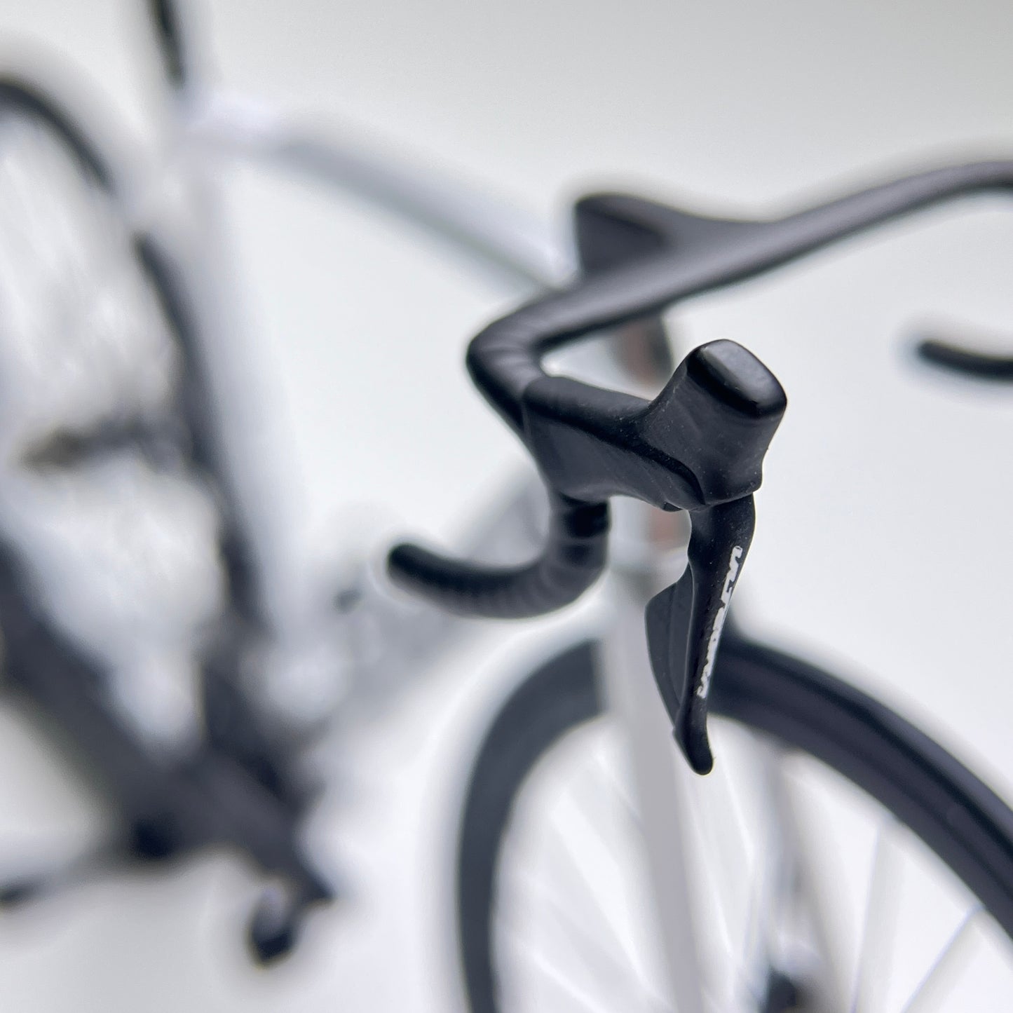 Trek Emonda SL 7 2022 White/Quick Silver Miniatures Roadbike Model 1:12  | Scale Models | Custom-Made