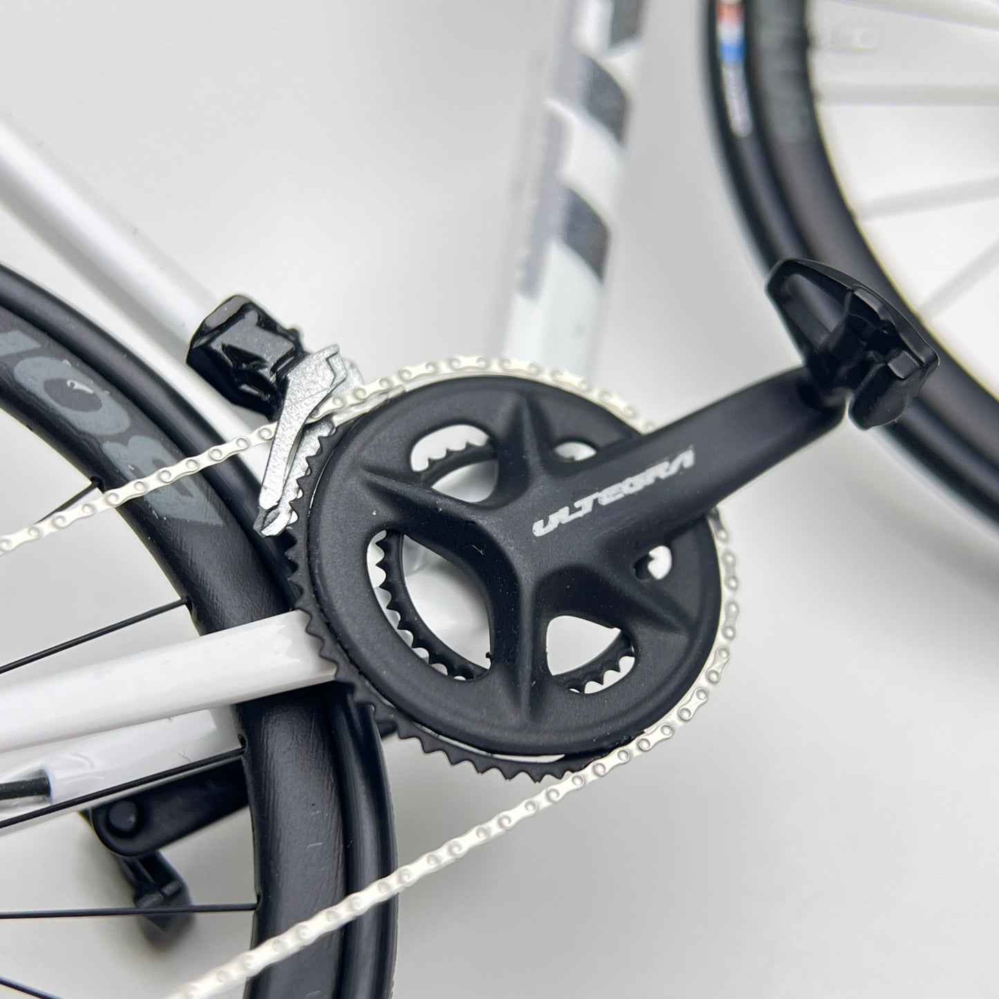 Trek Emonda SL 7 2022 White/Quick Silver Miniatures Roadbike Model 1:12  | Scale Models | Custom-Made