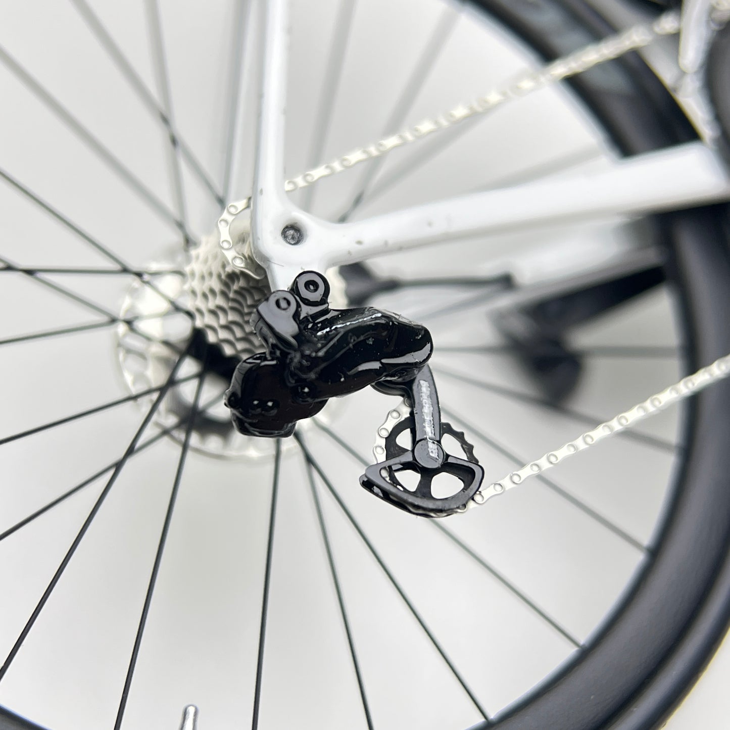 Trek Emonda SL 7 2022 White/Quick Silver Miniatures Roadbike Model 1:12  | Scale Models | Custom-Made