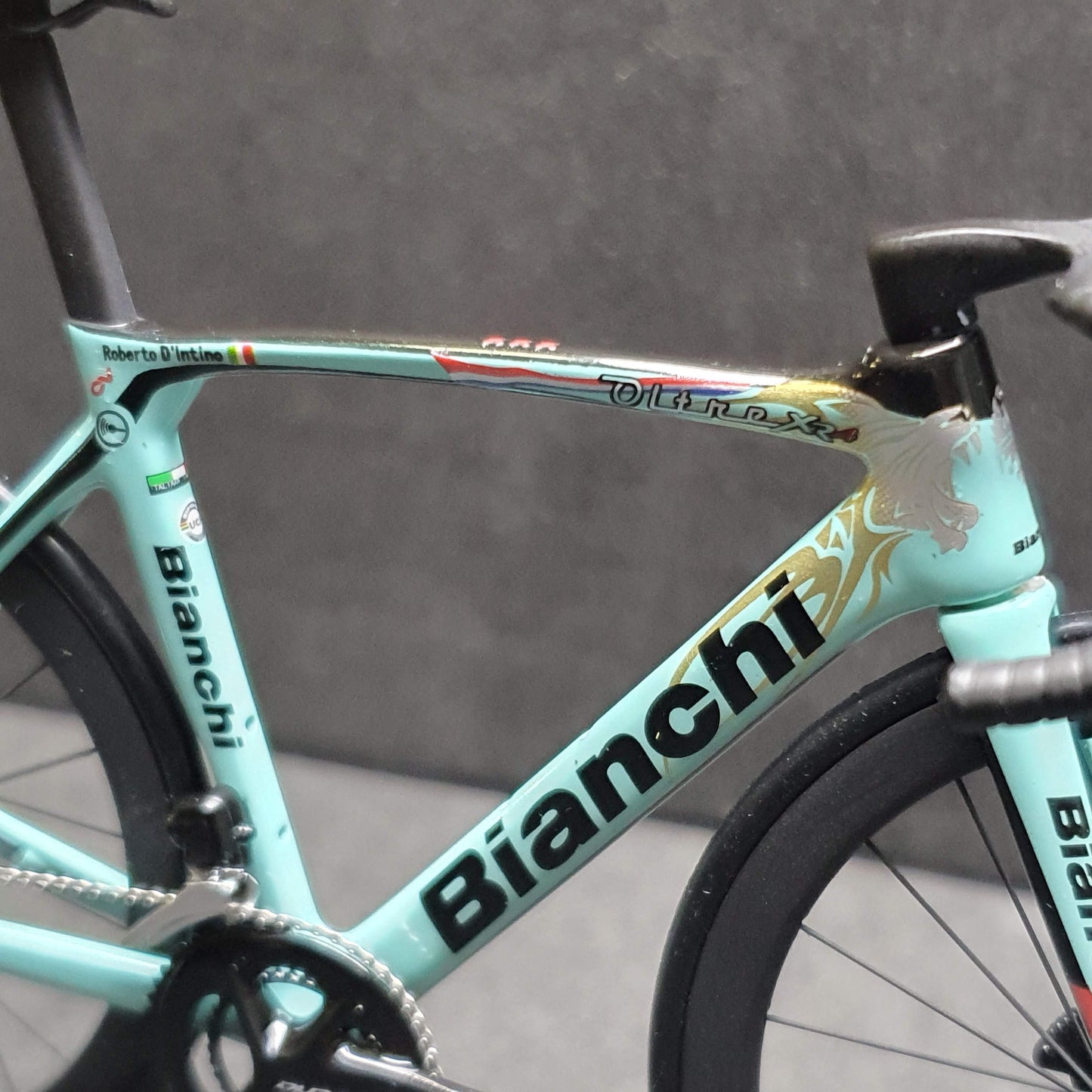 Bianchi Oltre XR4 Specialissima Miniatures Model 1:12 Roadbike | Present till din partner eller dig själv | Skalmodell | Skräddarsydd ultrarealistisk