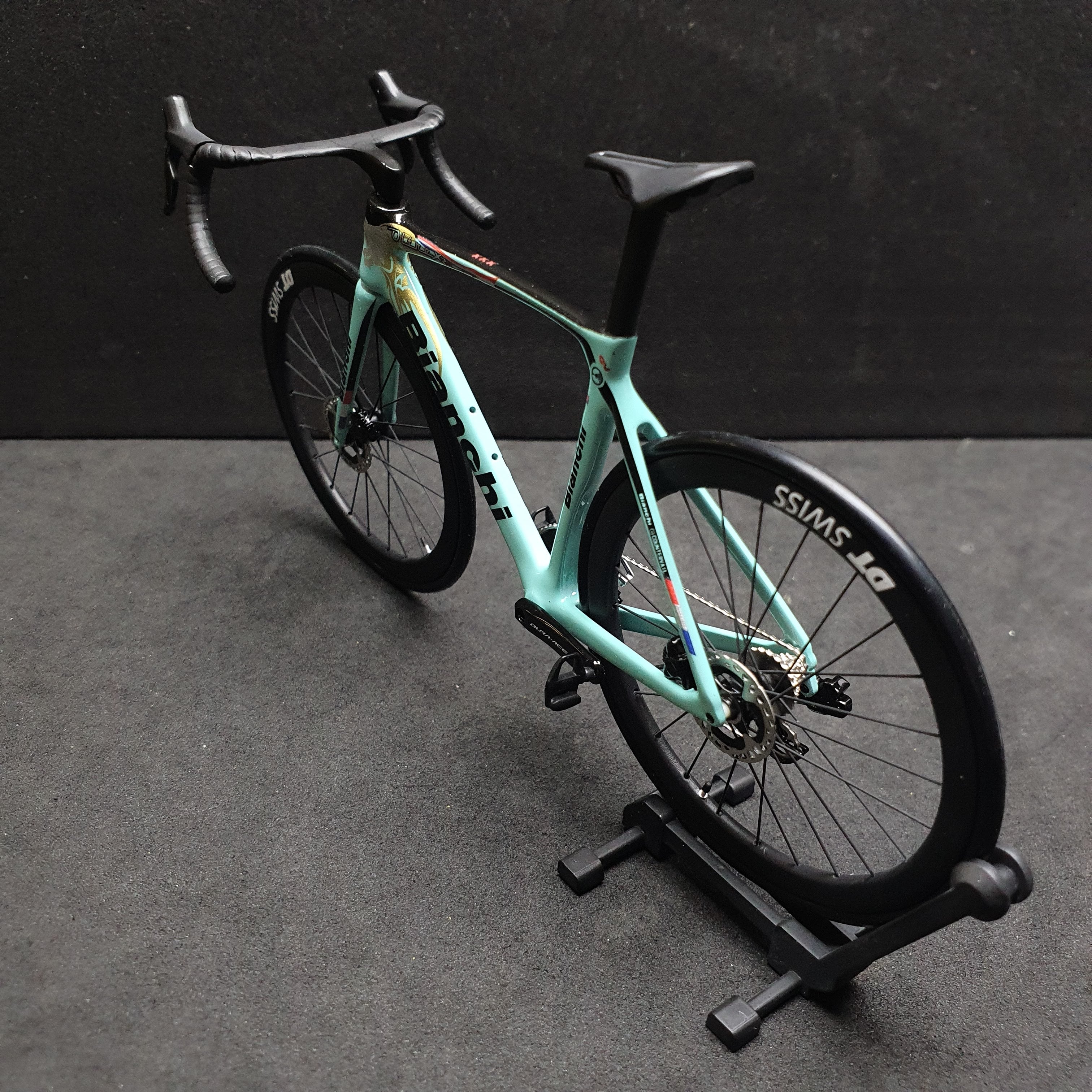 Bianchi Oltre XR4 Specialissima ミニチュア モデル 1:12 ロードバイク |友人や自分自身へのギフト |ス –  Miniature Cycling