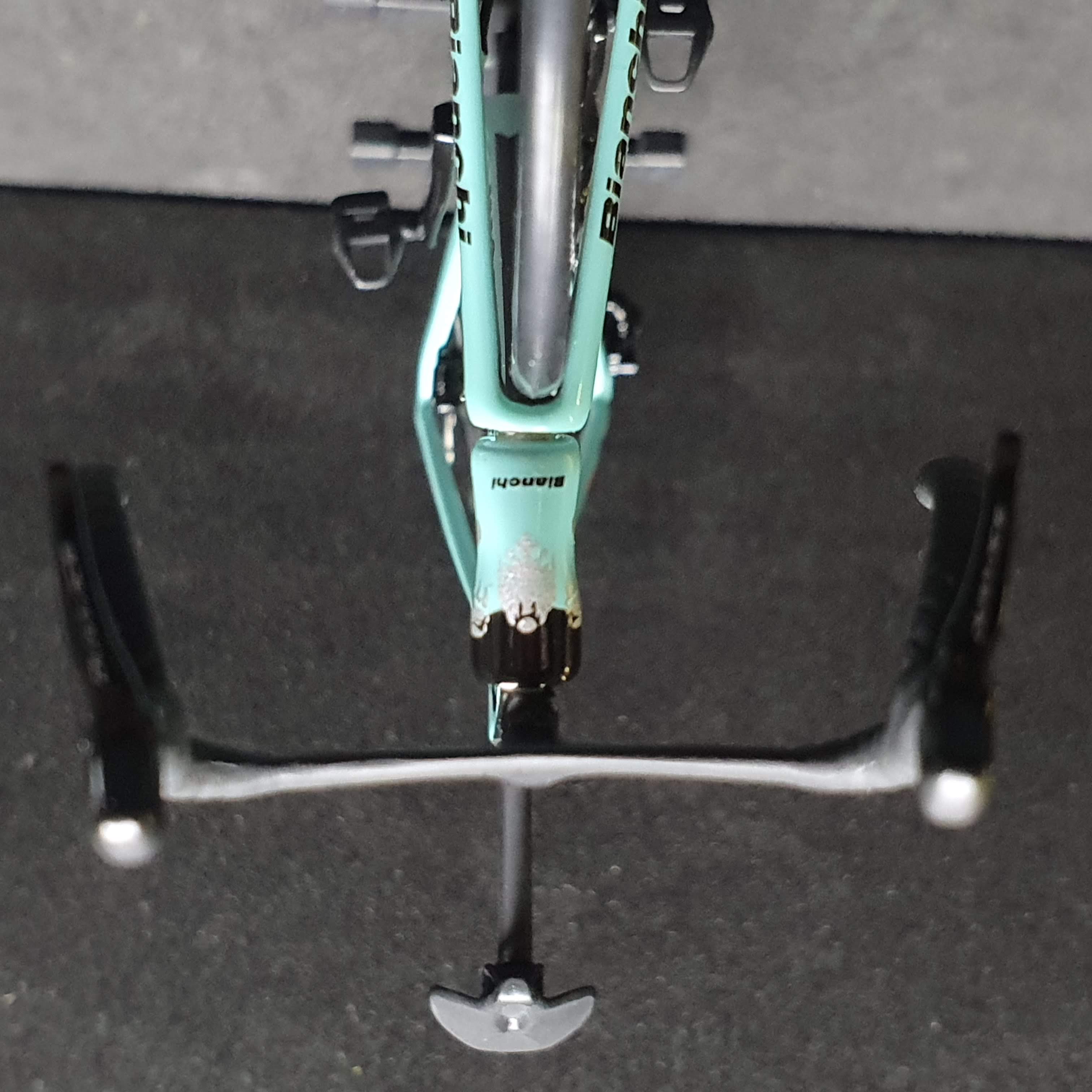 Bianchi Oltre XR4 Specialissima ミニチュア モデル 1:12 ロードバイク |友人や自分自身へのギフト  |スケールモデル |カスタムメイドの超リアル - XR4 Rim Brake