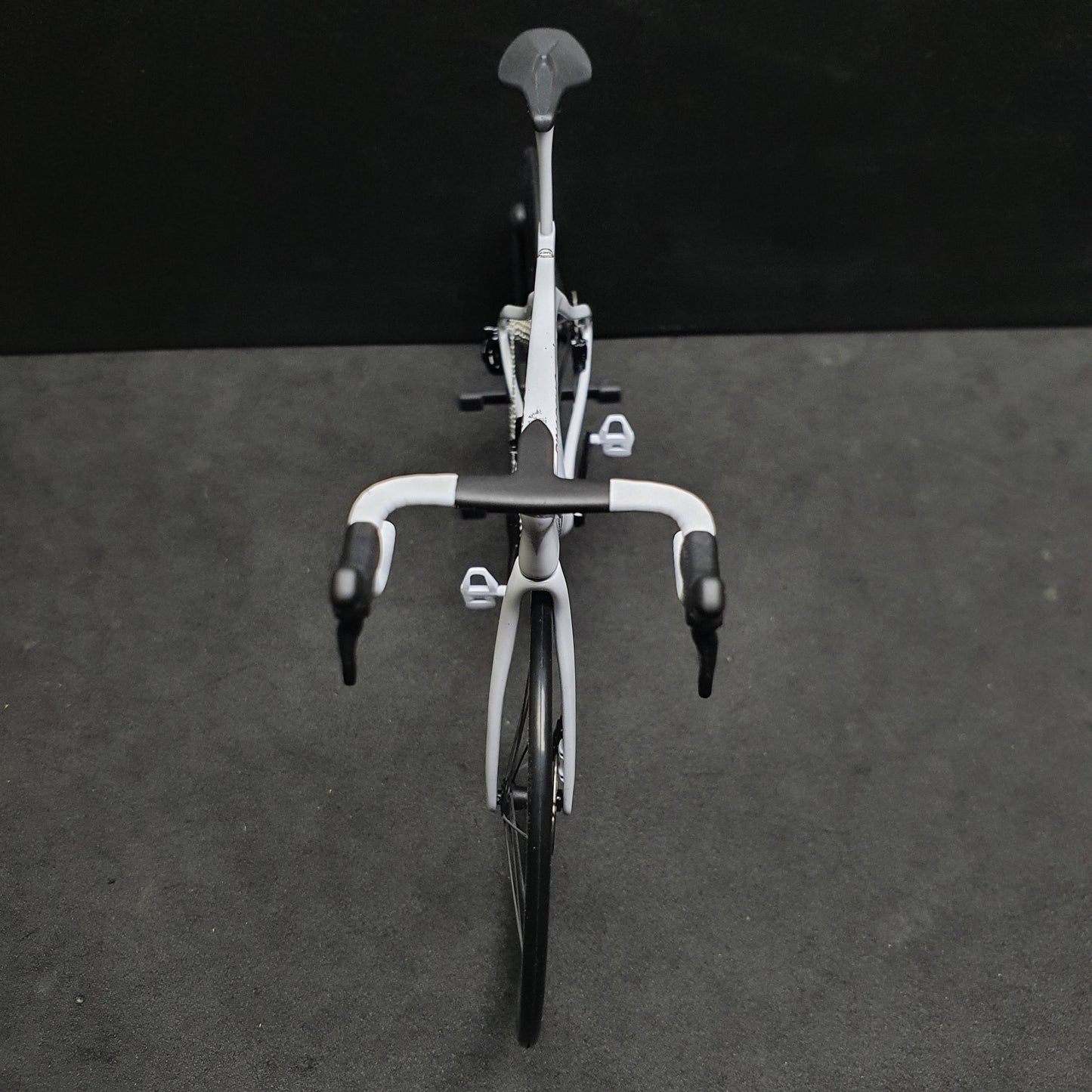 Pinarello Dogma FX F12 F10 F8 miniatuurmodel 1:12 racefiets | Cadeau voor je partner of jezelf | Schaalmodel | Op maat gemaakt miniatuurmodel