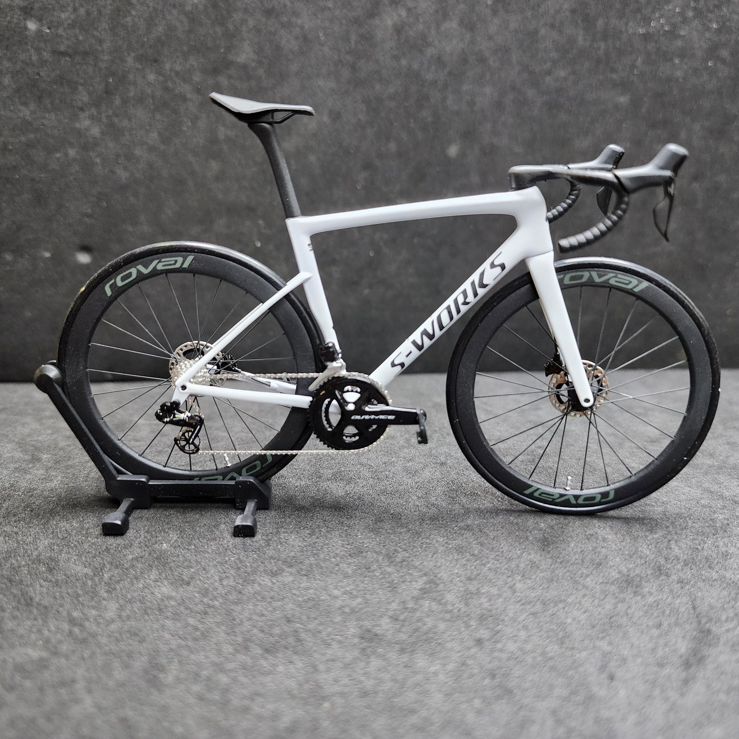 Specialized Miniatures Modell 1:12 Sworks SL7 SL8 Venge Aethos Rennrad | Geschenk für Ihren Partner oder sich selbst. Maßstabsgetreues Modell