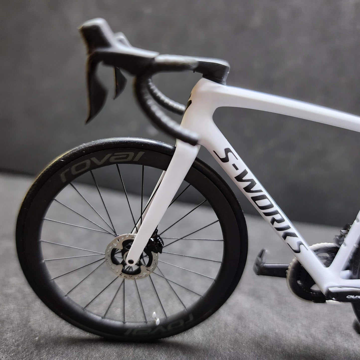 Specialized Miniatures Modell 1:12 Sworks SL7 SL8 Venge Aethos Rennrad | Geschenk für Ihren Partner oder sich selbst. Maßstabsgetreues Modell