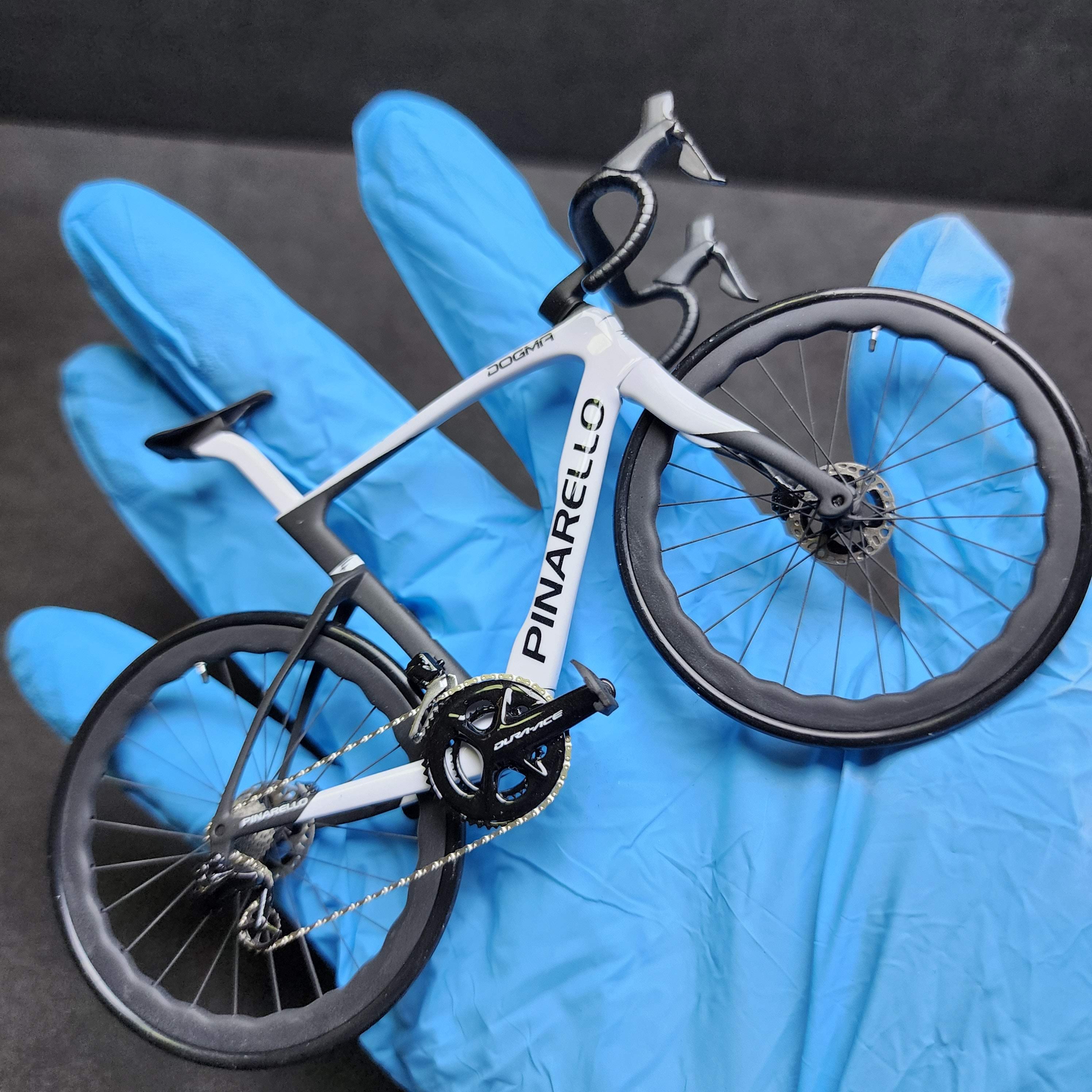 Pinarello Dogma FX F12 F10 F8 ミニチュア モデル 1:12 ロードバイク |友人や自分自身へのギフト |スケールモデル  |カスタムメイドのミニチュアモデル - ドグマF