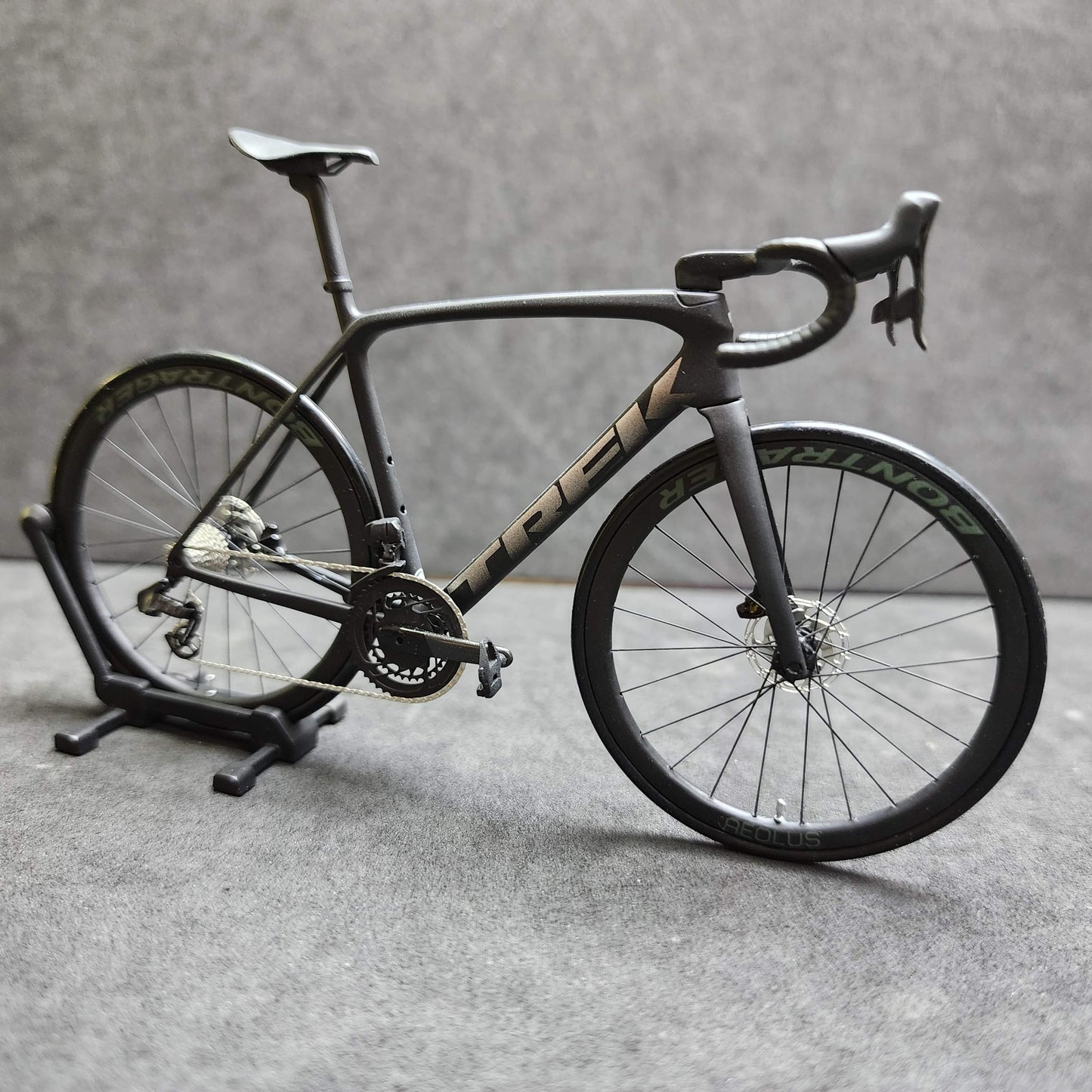 Trek Emonda Miniaturas Modelo 1:12 Bicicleta de carretera | Regalo para tu pareja o para ti mismo | Modelo a escala | Ultra realista hecho a medida