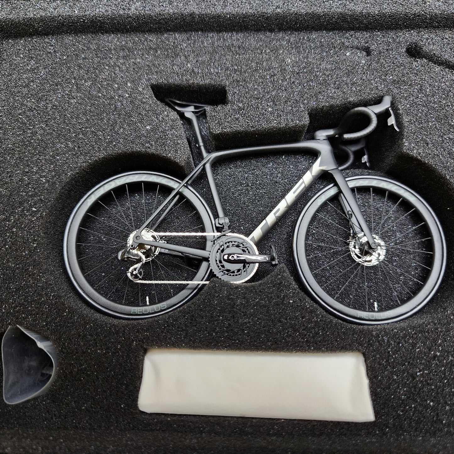 Trek Emonda Miniaturas Modelo 1:12 Bicicleta de carretera | Regalo para tu pareja o para ti mismo | Modelo a escala | Ultra realista hecho a medida