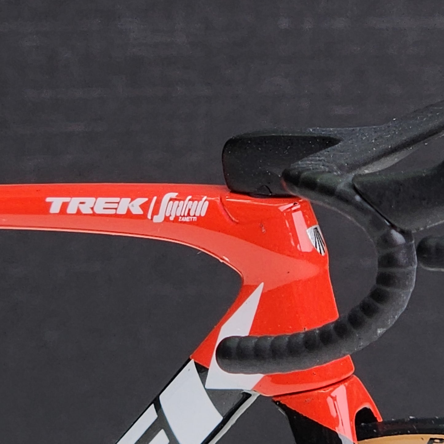 Trek Emonda Miniatures Modell 1:12 Rennrad | Geschenk für deinen Partner oder dich selbst | Maßstabsgetreues Modell | Maßgeschneidert, ultrarealistisch