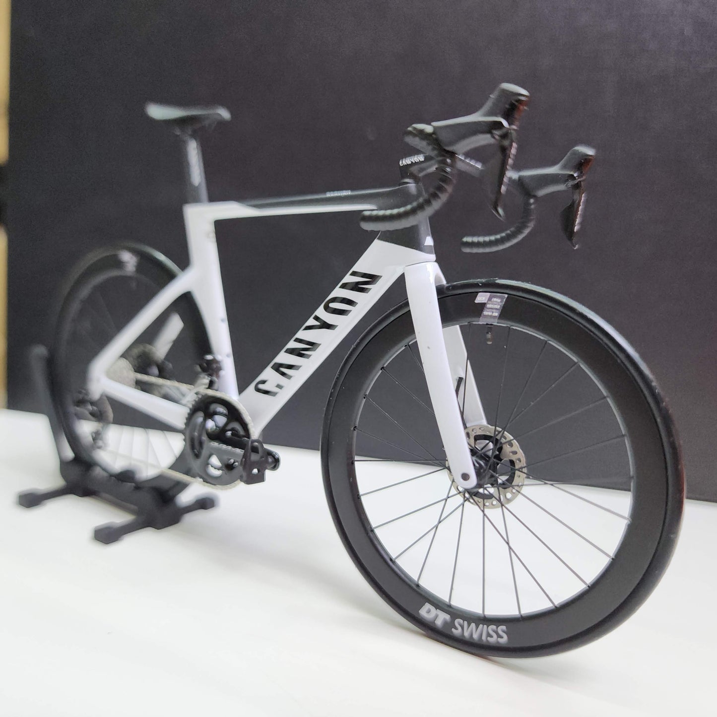 Canyon Aeroad CF SLX CFR Miniature Modello 1:12 Bici da strada | Regalo MVDP per il tuo compagno o te stesso | Modello in scala su misura ultra realistico