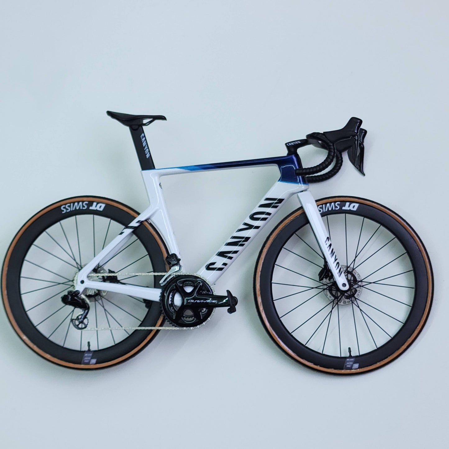 Canyon Aeroad CF SLX CFR Miniature Modello 1:12 Bici da strada | Regalo MVDP per il tuo compagno o te stesso | Modello in scala su misura ultra realistico