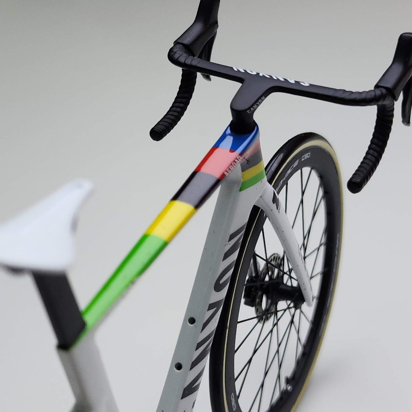 Canyon Aeroad CF SLX CFR Miniature Modello 1:12 Bici da strada | Regalo MVDP per il tuo compagno o te stesso | Modello in scala su misura ultra realistico