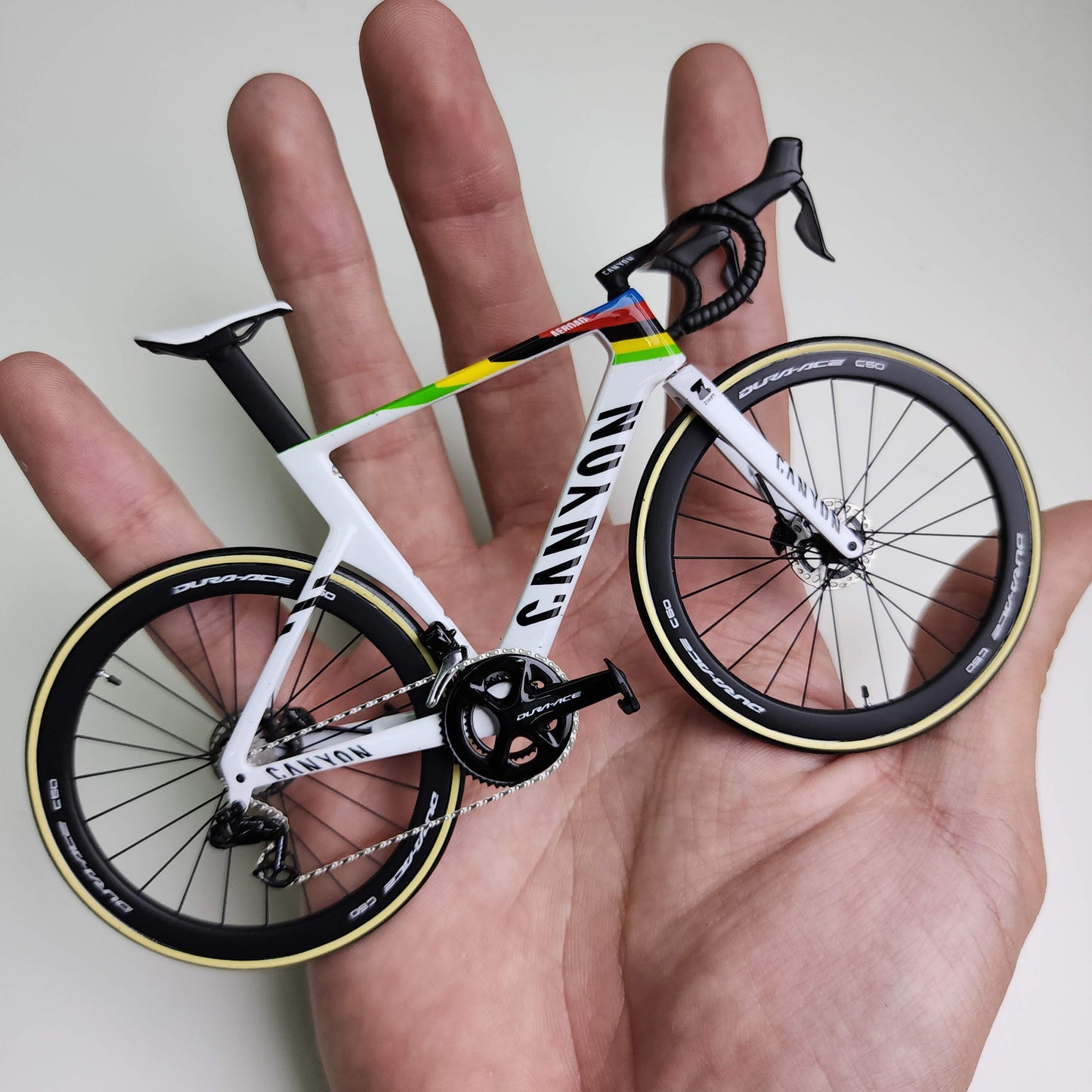 Canyon Aeroad CF SLX CFR Miniature Modello 1:12 Bici da strada | Regalo MVDP per il tuo compagno o te stesso | Modello in scala su misura ultra realistico