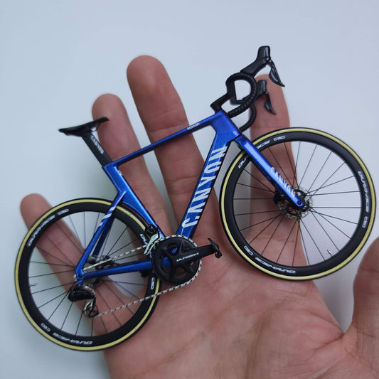 Canyon Aeroad Pro Lightworks LTD | CF SLX CFR Miniatures Model 1:12 Roadbike  | Scale Model Custom-Made Ultra Realistic