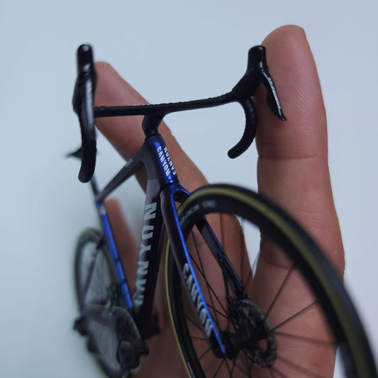 Canyon Aeroad Pro Lightworks LTD | CF SLX CFR Miniatures Model 1:12 Roadbike  | Scale Model Custom-Made Ultra Realistic