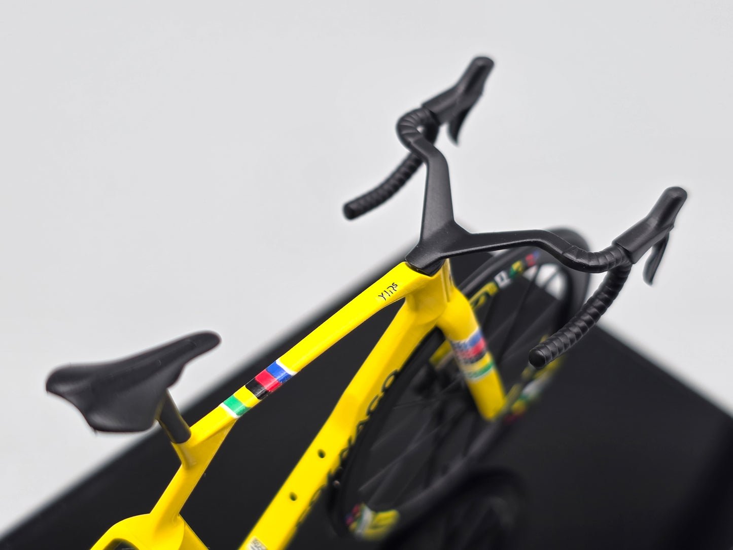 1:18 Colnago Y1Rs Miniatures Model Roadbike Display | Scale Model | Custom-Made Ultra Realistic