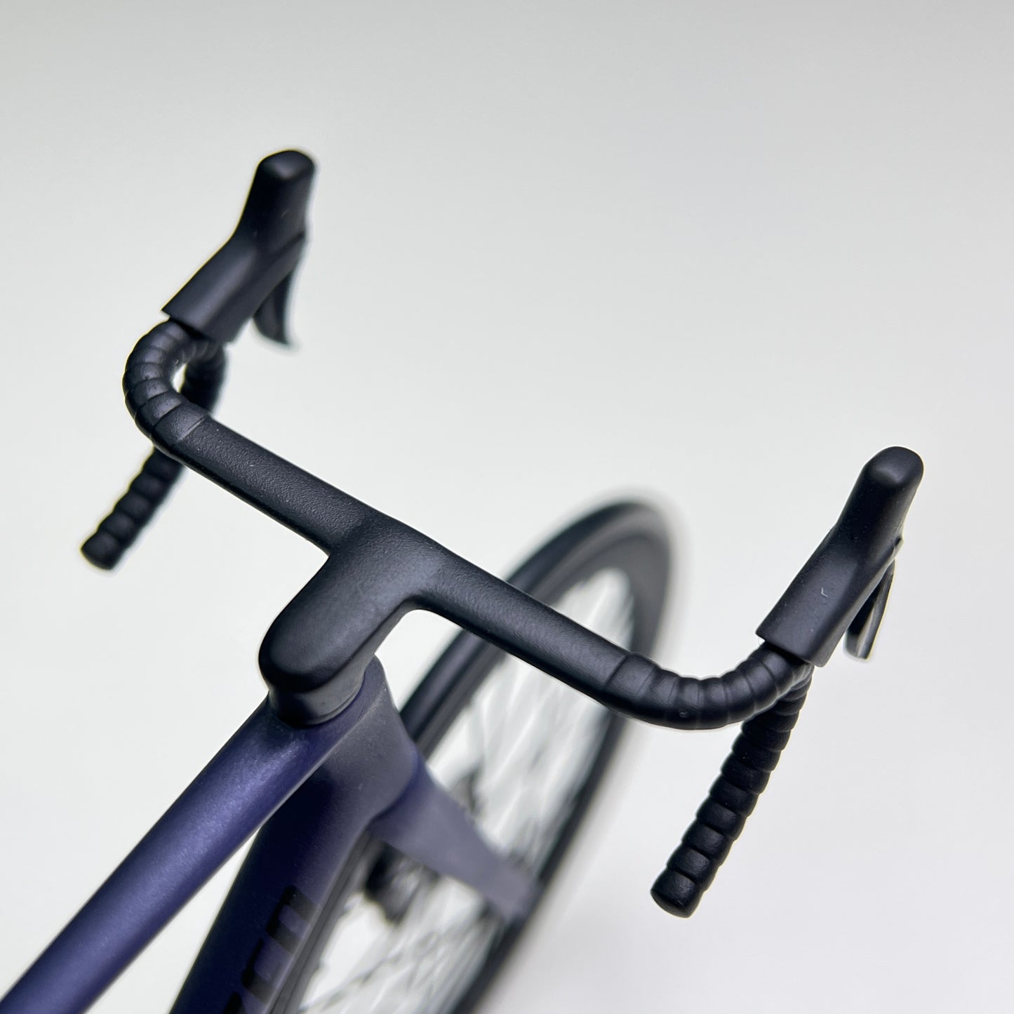 Specialized Miniatures Modell 1:12 Sworks SL7 SL8 Venge Aethos Rennrad | Geschenk für Ihren Partner oder sich selbst. Maßstabsgetreues Modell
