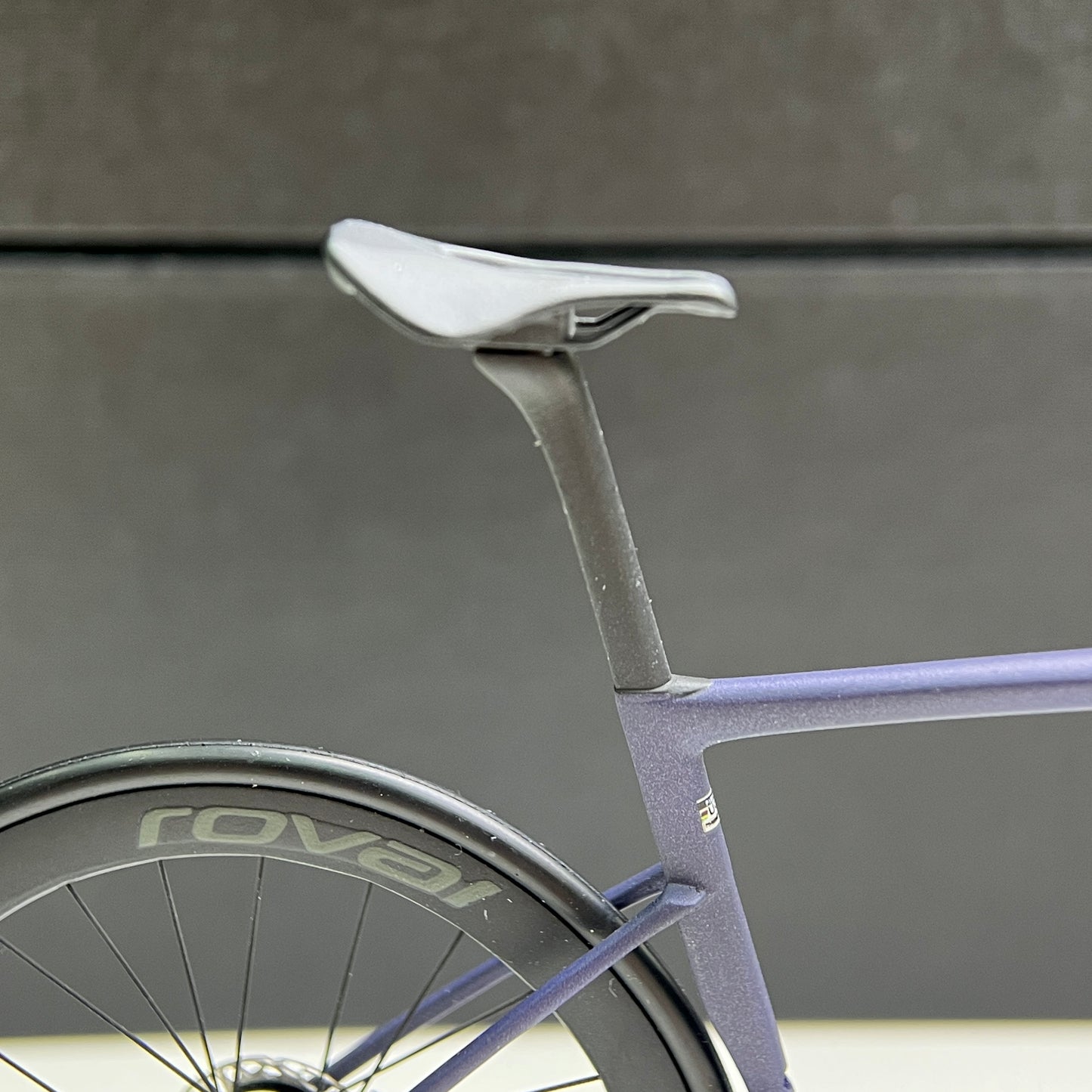 Specialized Miniatures Modell 1:12 Sworks SL7 SL8 Venge Aethos Rennrad | Geschenk für Ihren Partner oder sich selbst. Maßstabsgetreues Modell