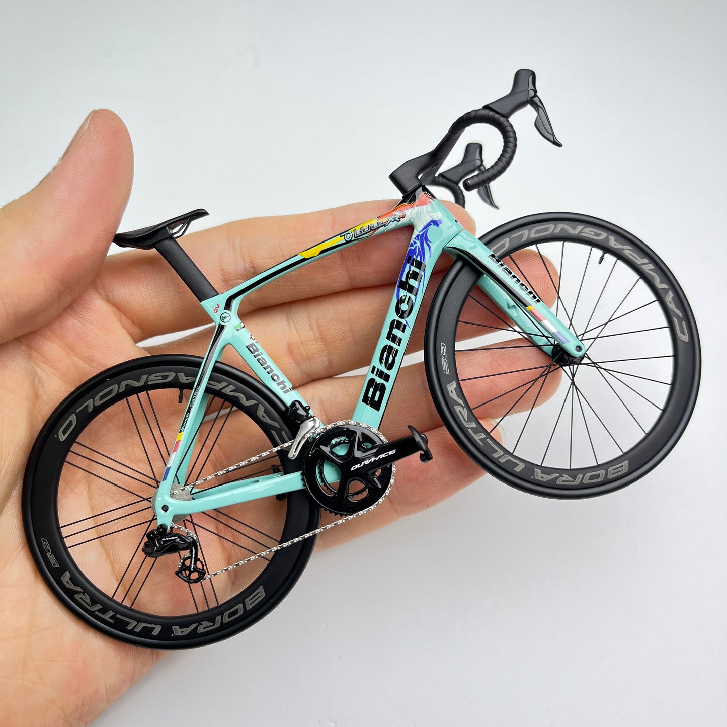 Bianchi Oltre XR4 Specialissima Miniaturas Modelo 1:12 Bicicleta de Carretera | Regalo para tu pareja o para ti mismo | Modelo a escala | Ultra realista hecho a medida