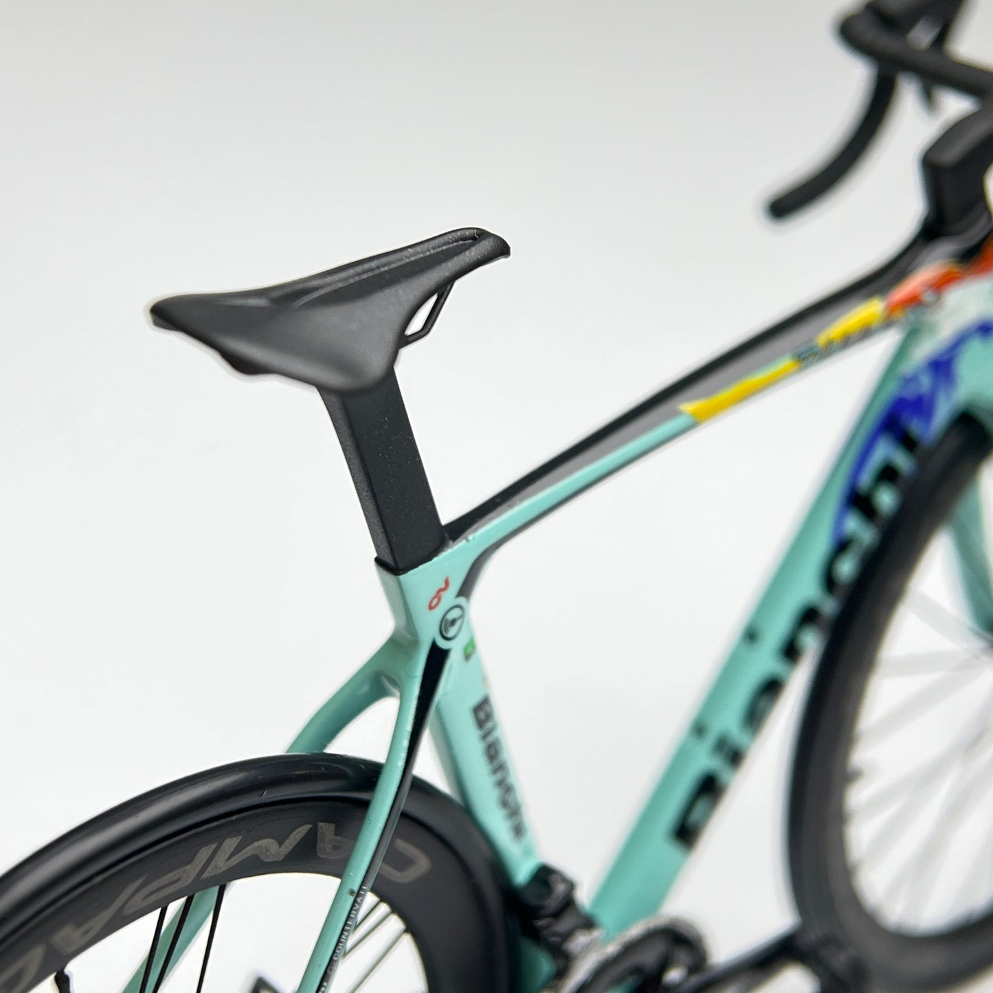 Bianchi Oltre XR4 Specialissima Miniaturas Modelo 1:12 Bicicleta de Carretera | Regalo para tu pareja o para ti mismo | Modelo a escala | Ultra realista hecho a medida