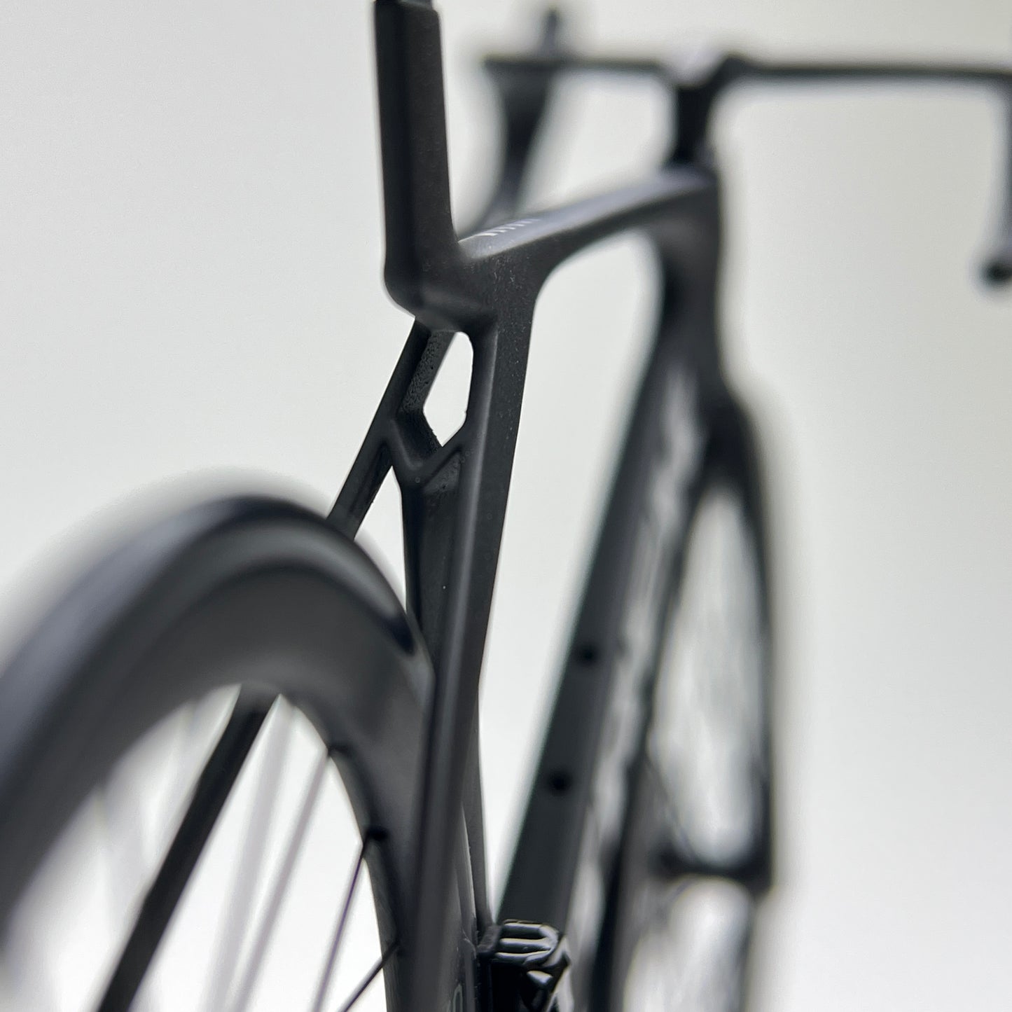 Trek Madone Gen 6 7 ミニチュア モデル 1:12 ロードバイク |友人や自分自身へのギフト |スケールモデル |カスタムメイドの超リアル