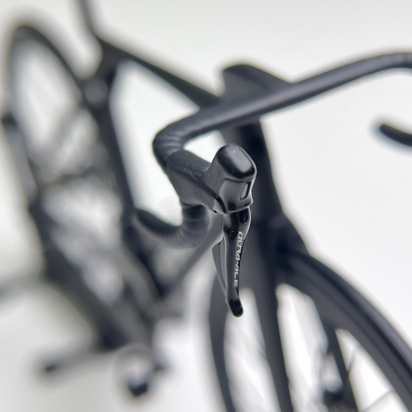 Trek Madone Gen 6 7 ミニチュア モデル 1:12 ロードバイク |友人や自分自身へのギフト |スケールモデル |カスタムメイドの超リアル