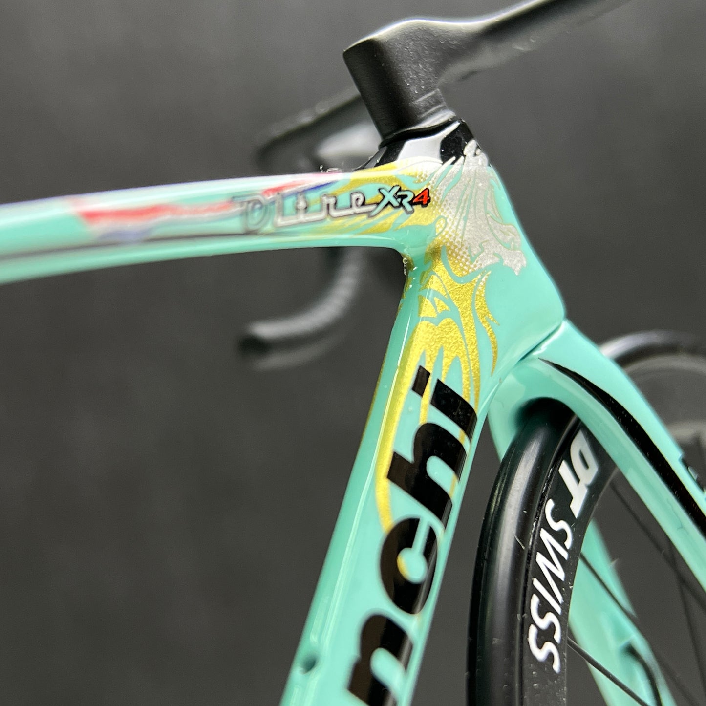 Bianchi Oltre XR4 Specialissima Miniaturas Modelo 1:12 Roadbike | Presente para seu companheiro ou para você mesmo | Modelo em escala | Ultra realista feito sob medida