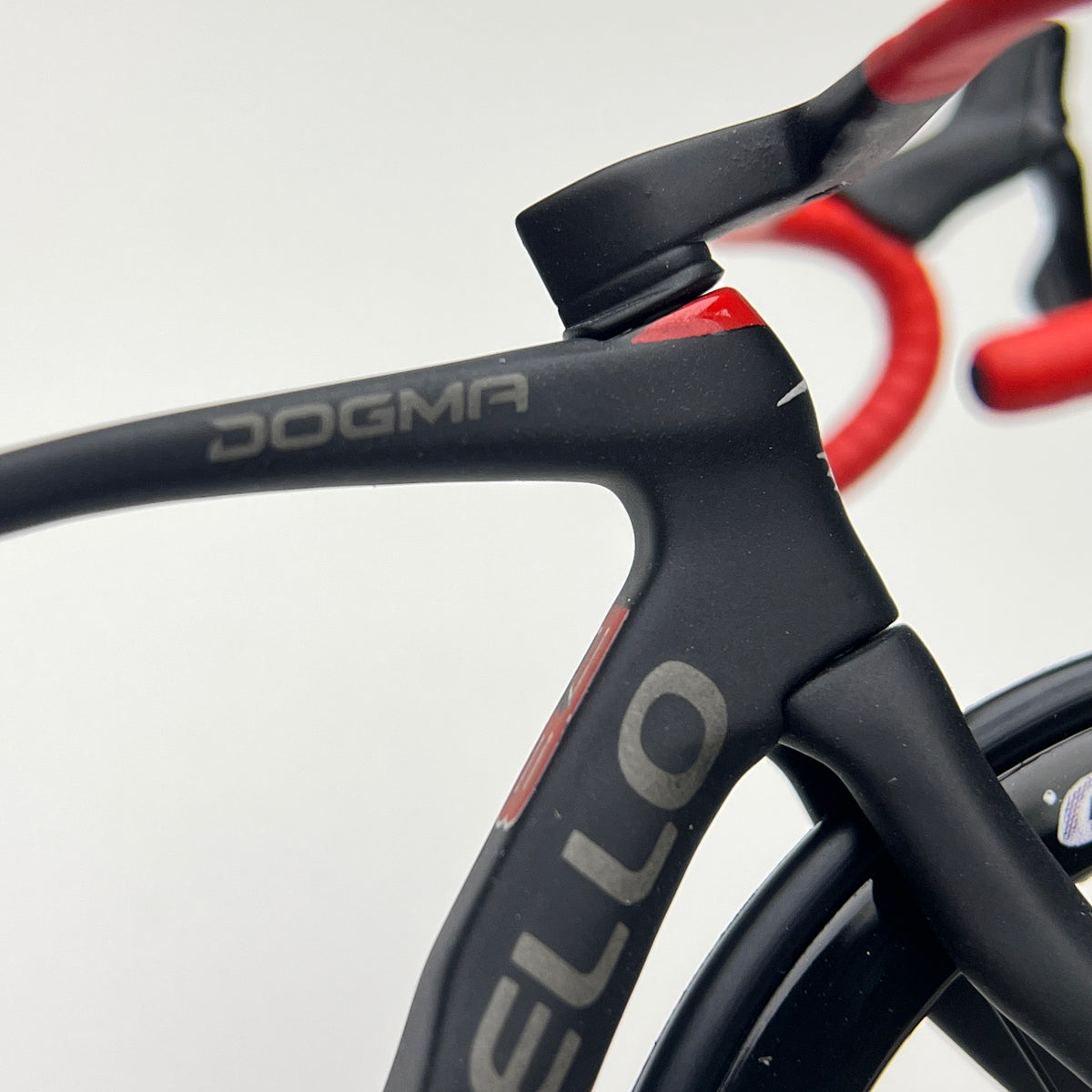 Pinarello Dogma FX F12 F10 F8 Modelo miniatura 1:12 Roadbike | Presente para seu companheiro ou para você mesmo | Modelo em escala | Modelo de miniaturas personalizadas