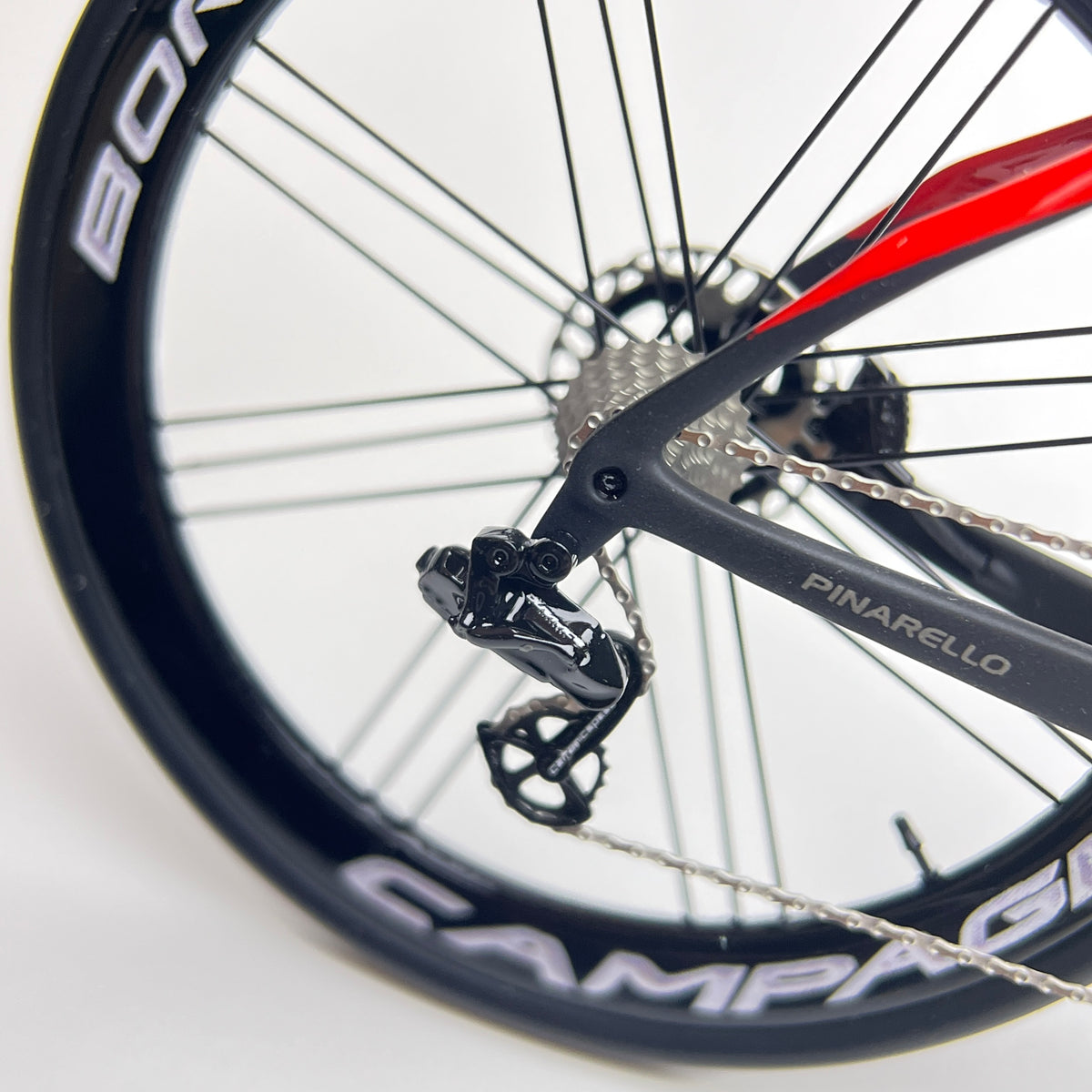 Pinarello Dogma FX F12 F10 F8 Modelo miniatura 1:12 Roadbike | Presente para seu companheiro ou para você mesmo | Modelo em escala | Modelo de miniaturas personalizadas