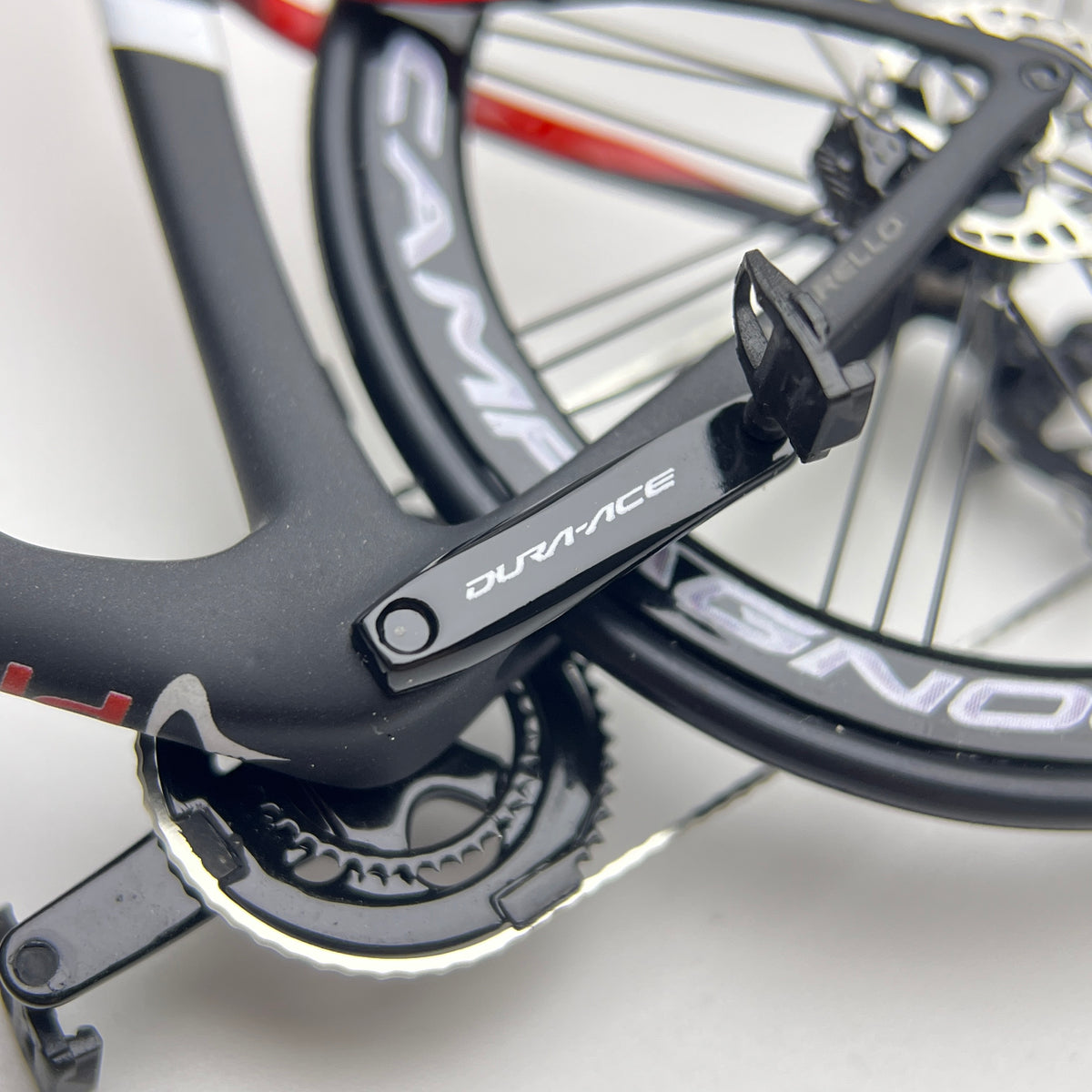 Pinarello Dogma FX F12 F10 F8 Modelo miniatura 1:12 Roadbike | Presente para seu companheiro ou para você mesmo | Modelo em escala | Modelo de miniaturas personalizadas