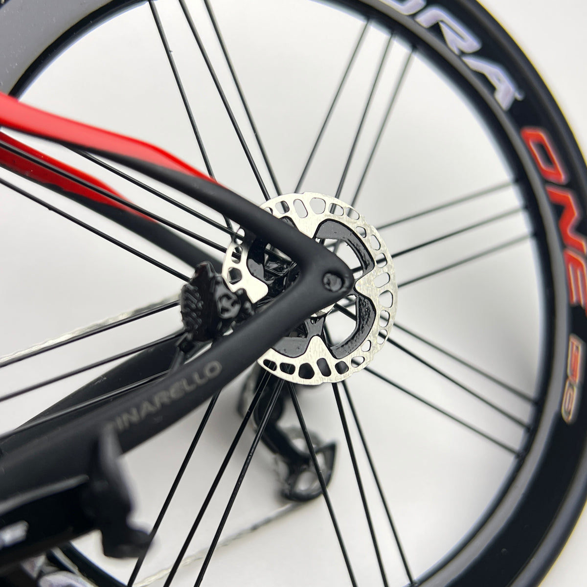 Pinarello Dogma FX F12 F10 F8 Modelo miniatura 1:12 Roadbike | Presente para seu companheiro ou para você mesmo | Modelo em escala | Modelo de miniaturas personalizadas