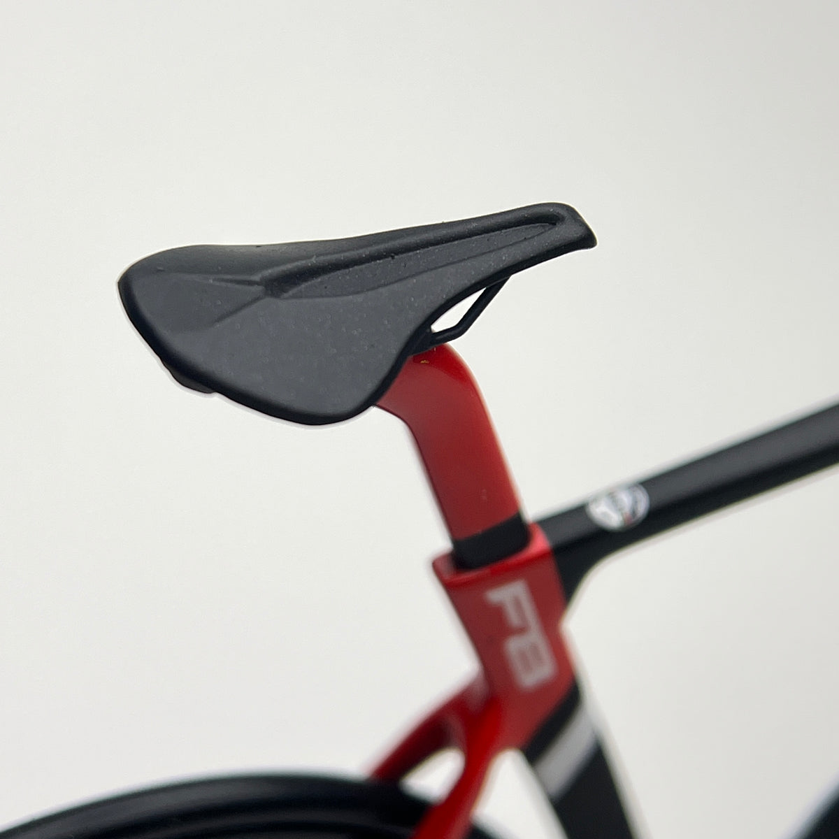 Pinarello Dogma FX F12 F10 F8 Modelo miniatura 1:12 Roadbike | Presente para seu companheiro ou para você mesmo | Modelo em escala | Modelo de miniaturas personalizadas