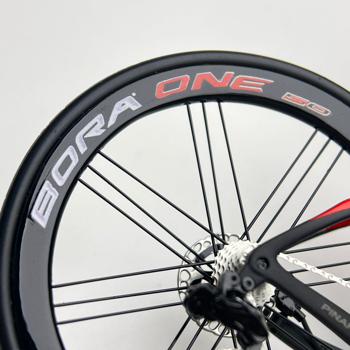 Pinarello Dogma FX F12 F10 F8 Modelo miniatura 1:12 Roadbike | Presente para seu companheiro ou para você mesmo | Modelo em escala | Modelo de miniaturas personalizadas